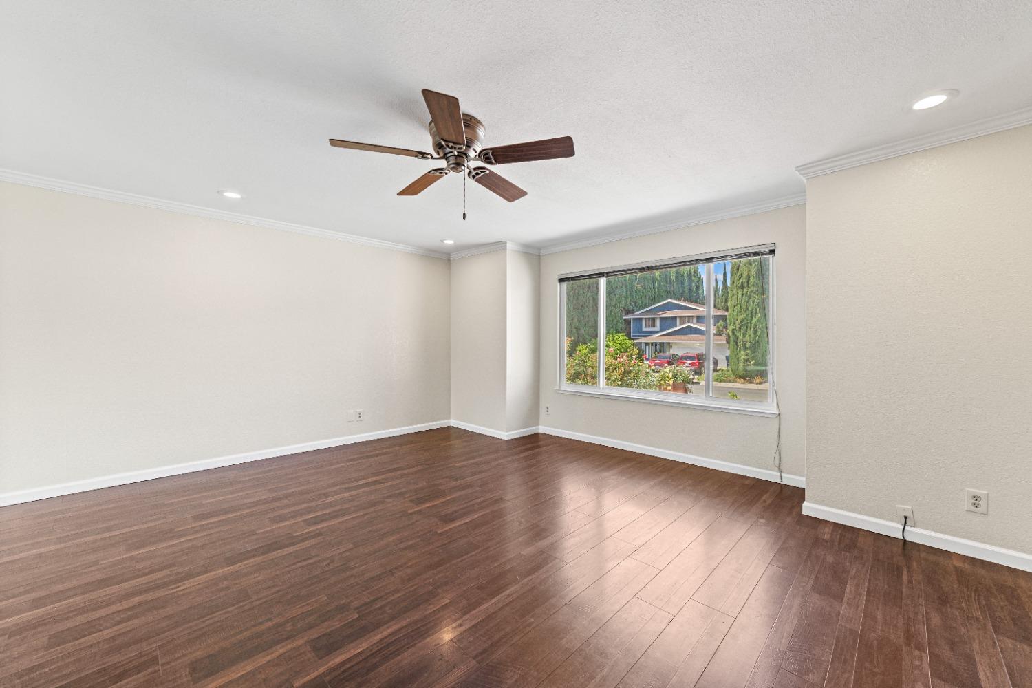 684 Los Lunas Way