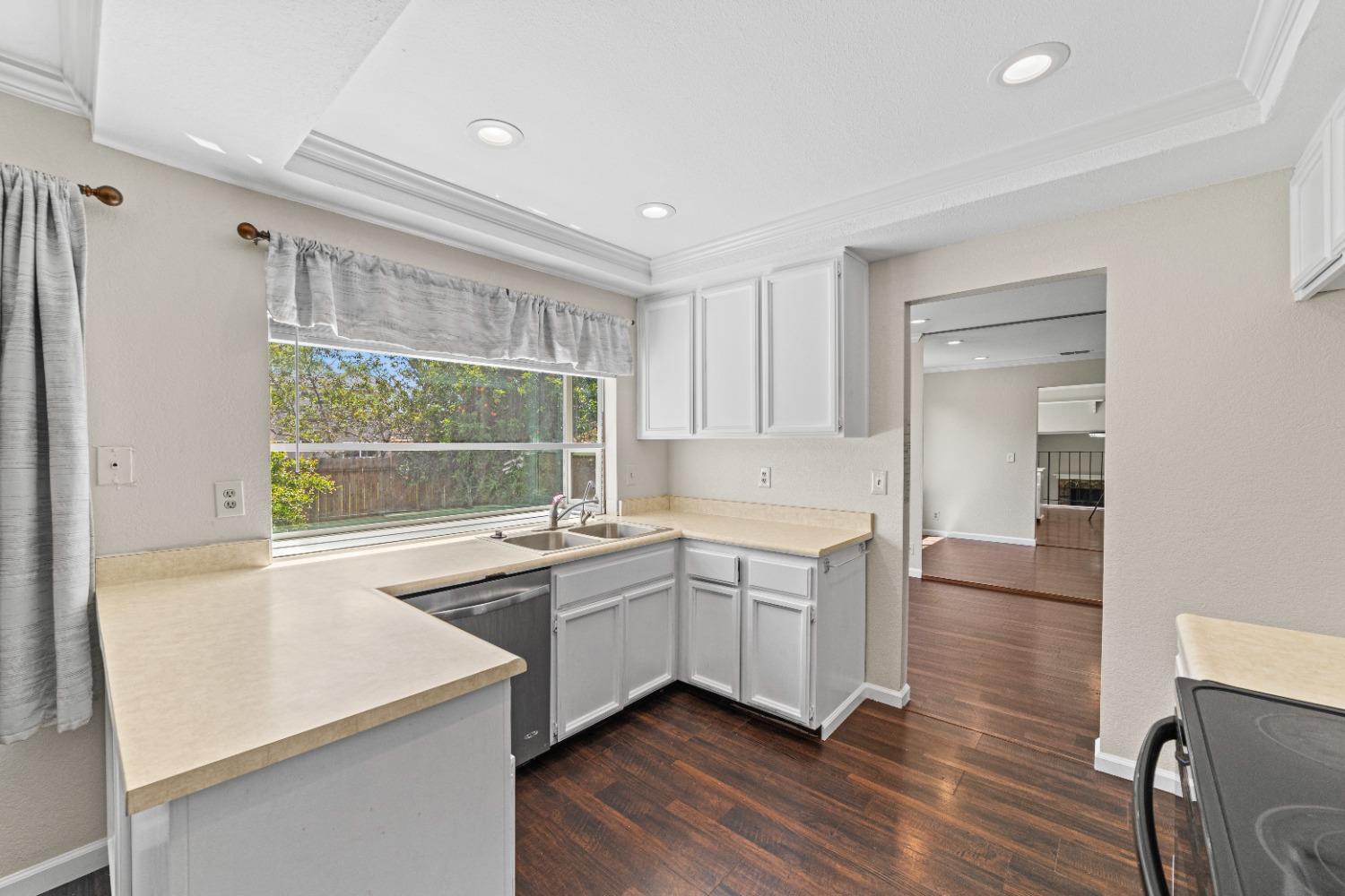684 Los Lunas Way