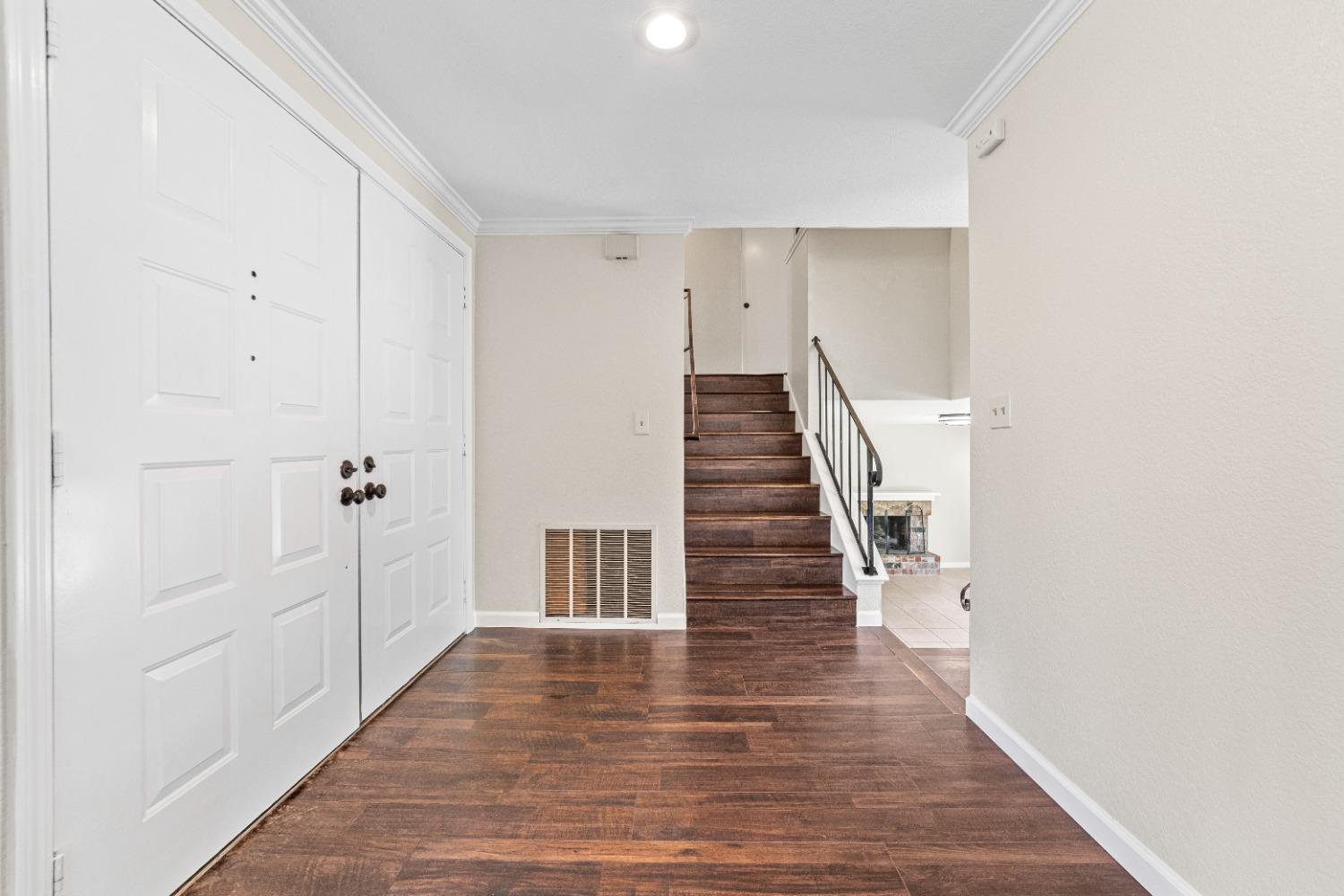 684 Los Lunas Way