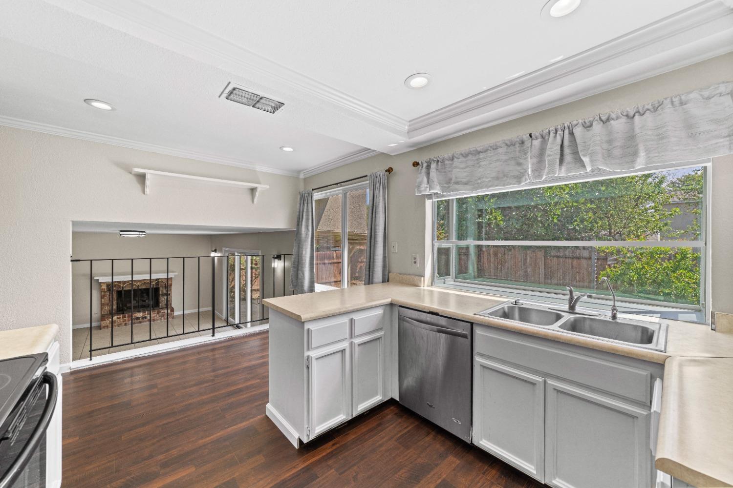 684 Los Lunas Way
