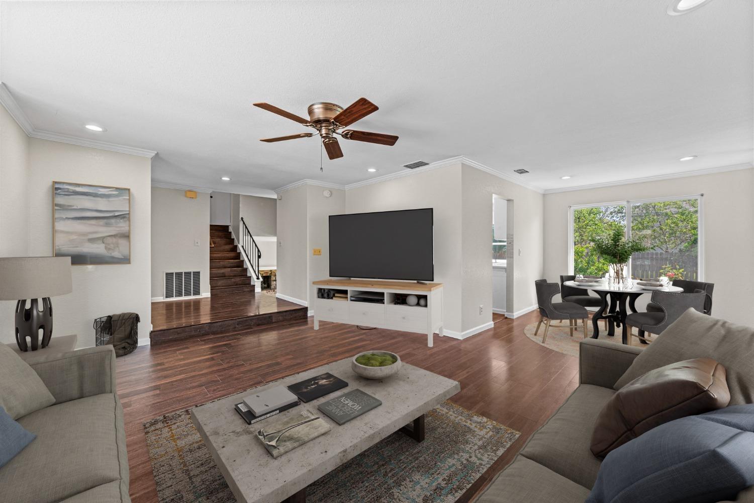 684 Los Lunas Way