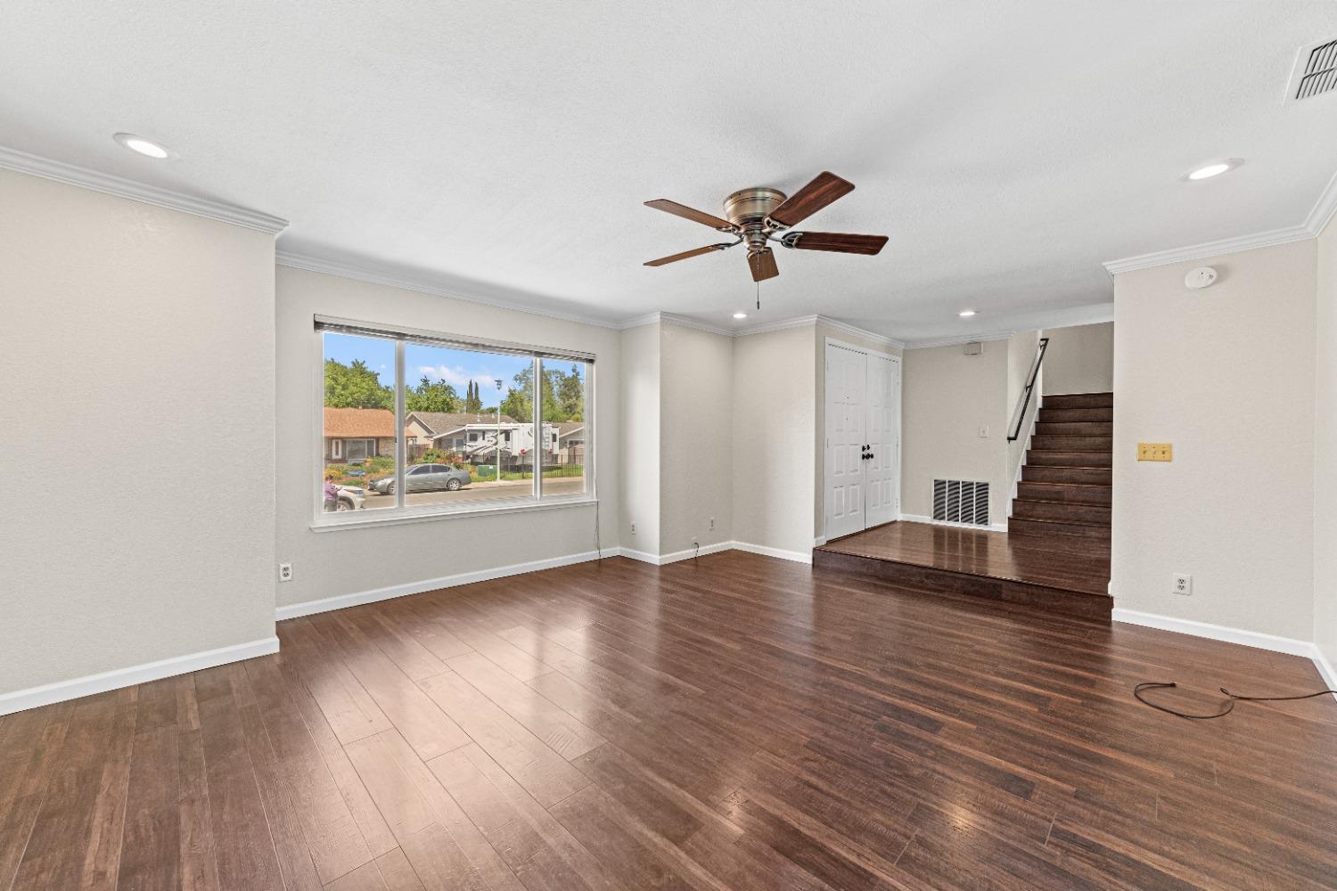 684 Los Lunas Way