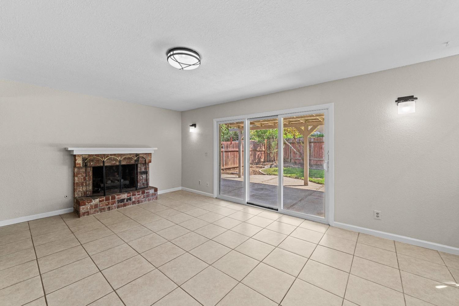 684 Los Lunas Way