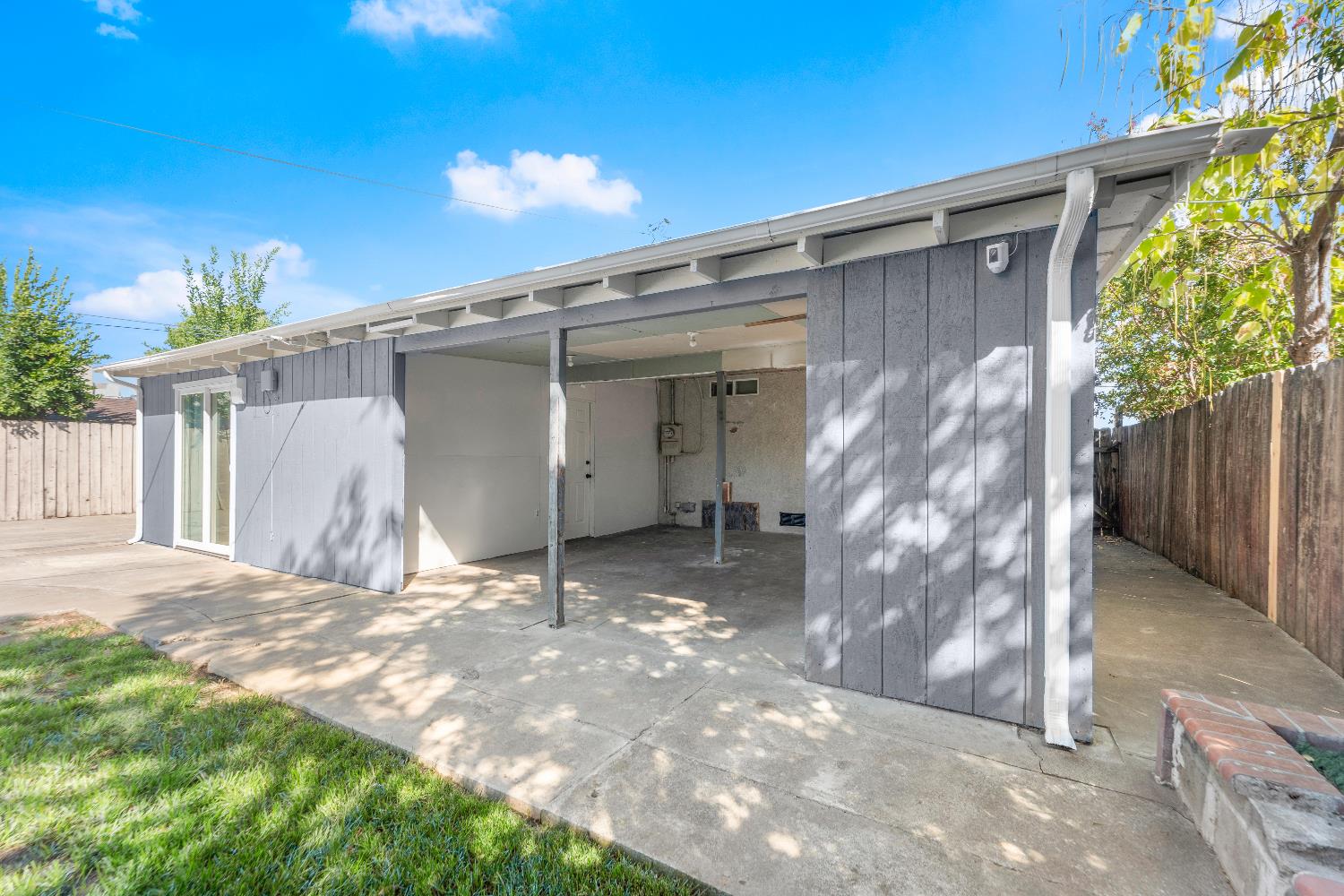 6212 Sampson Boulevard