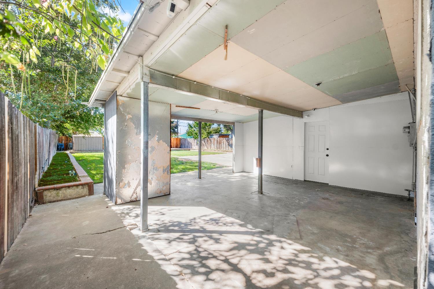 6212 Sampson Boulevard