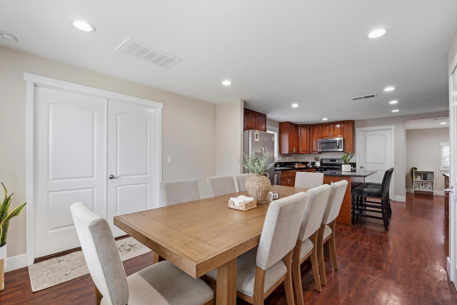 311 W El Camino