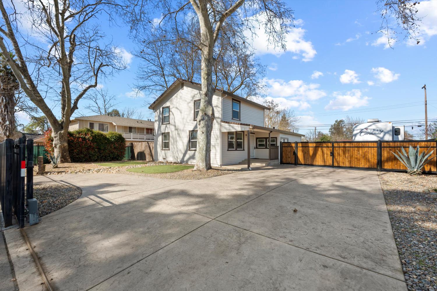 311 W El Camino