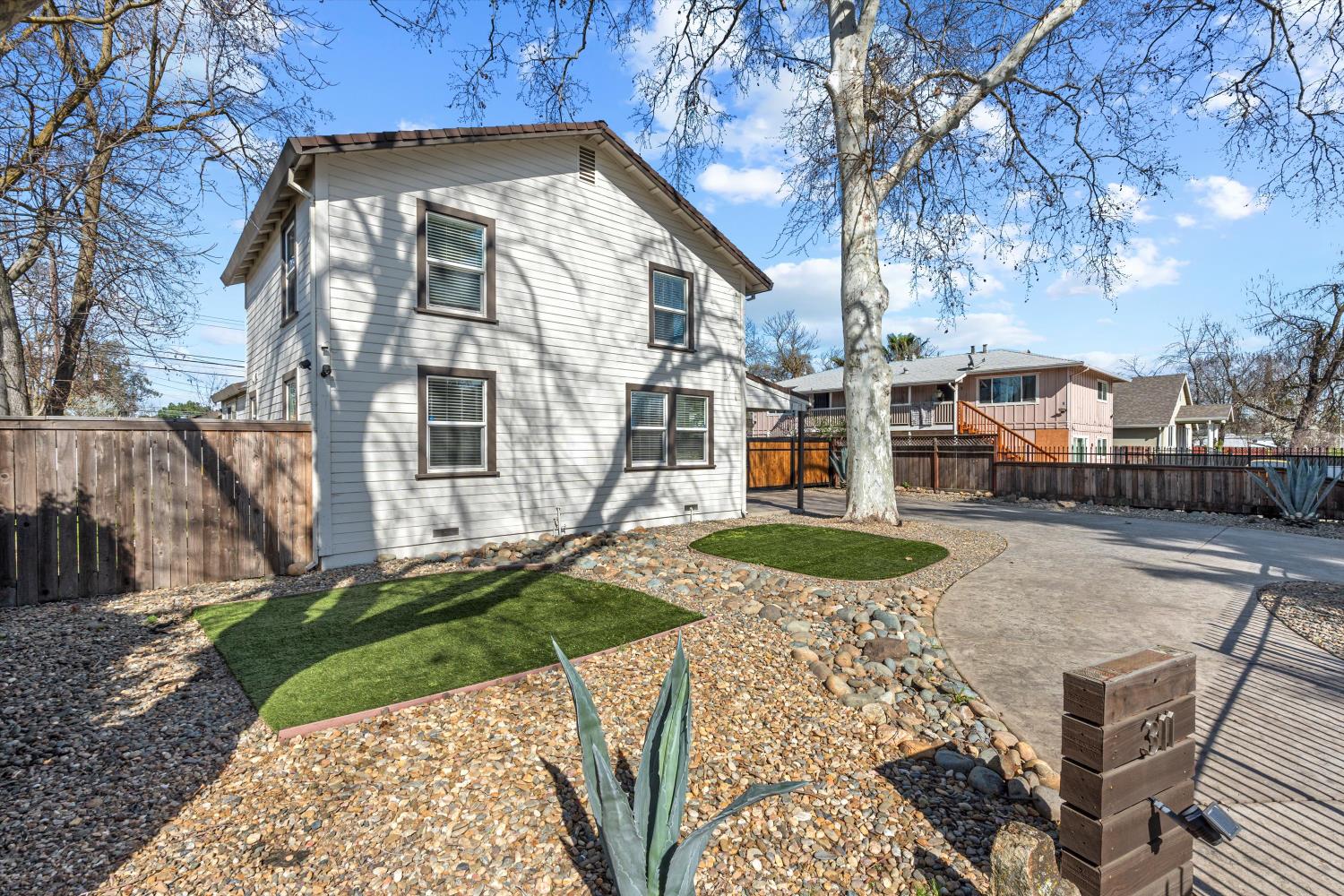 311 W El Camino