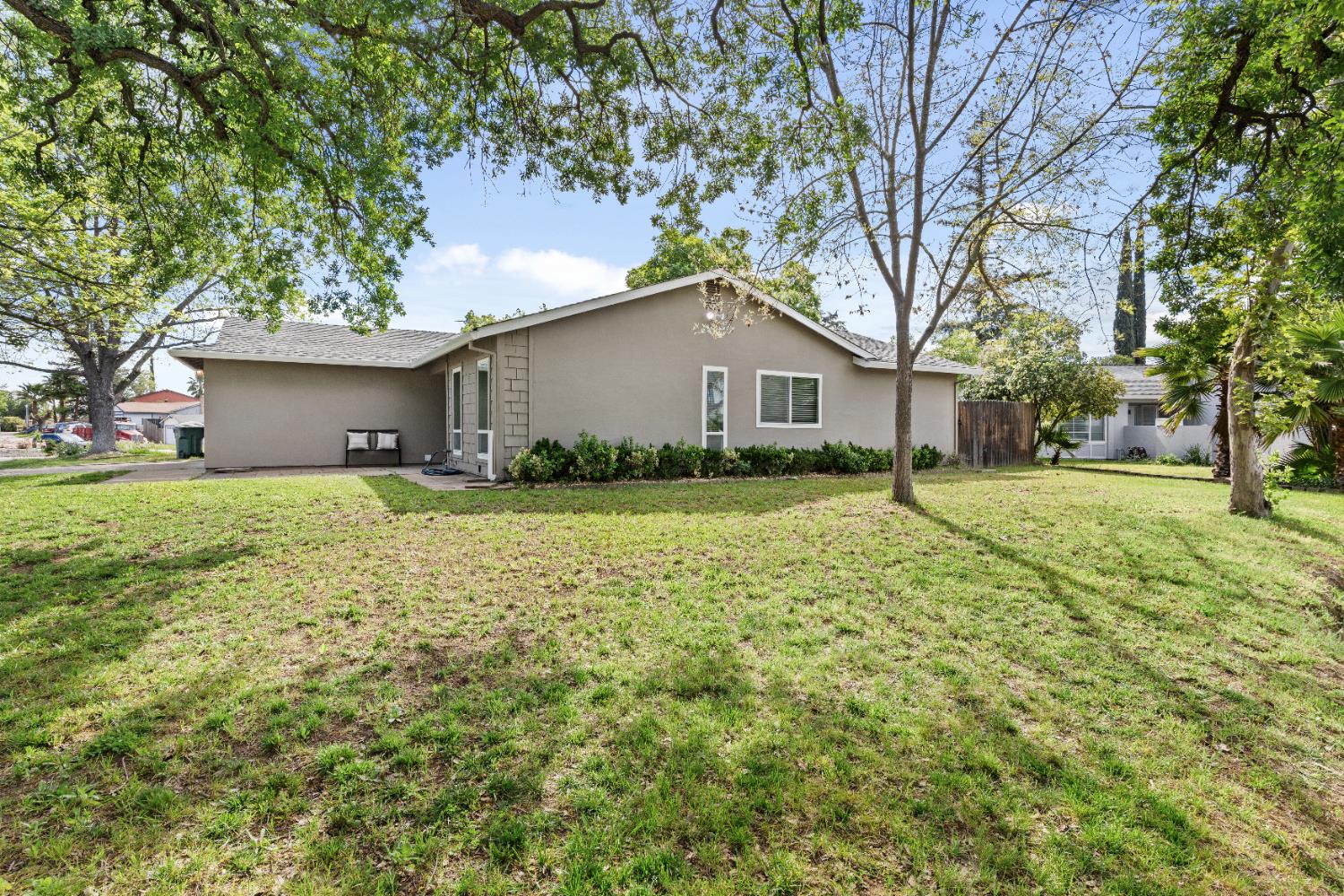 6935 Woodside Drive