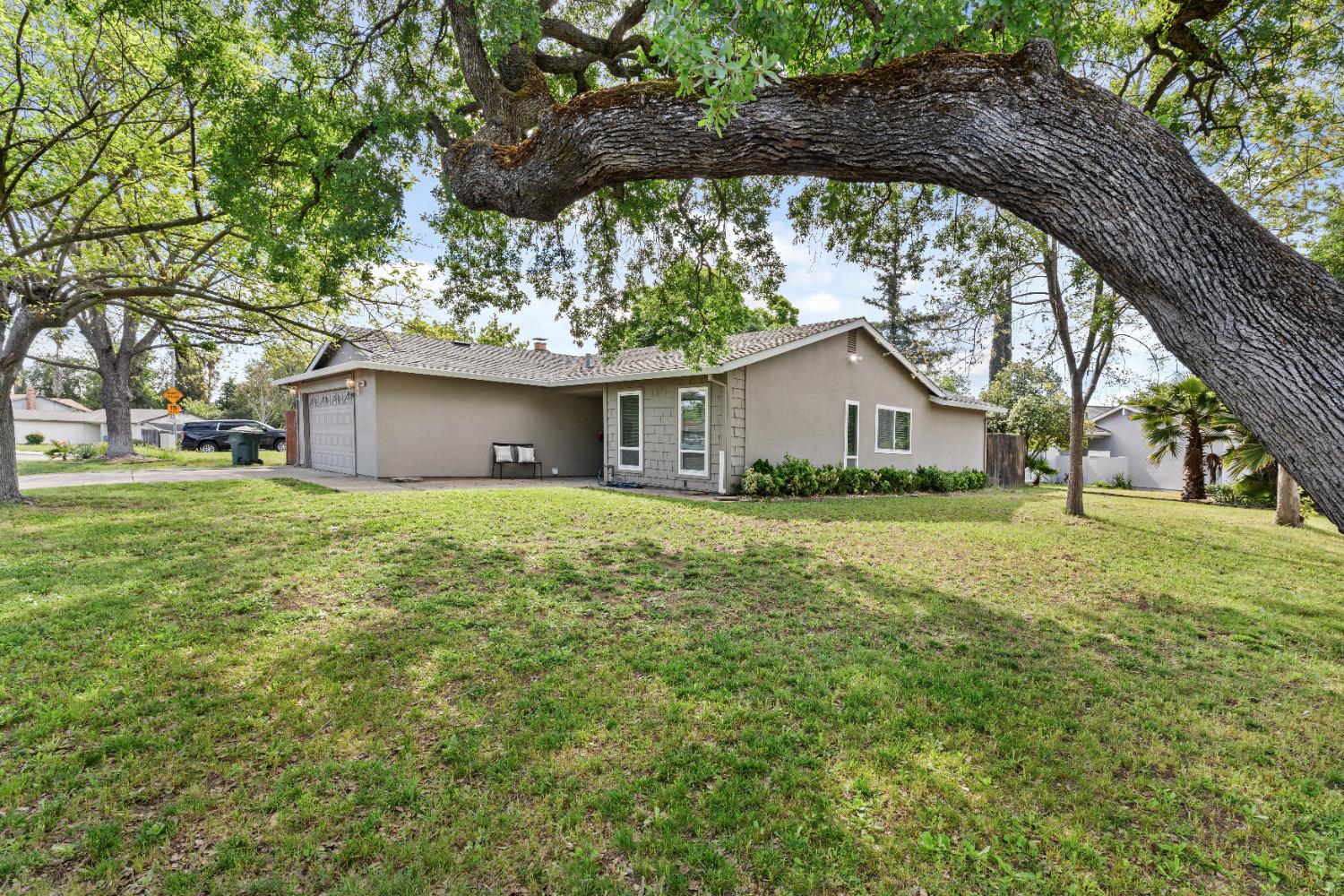 6935 Woodside Drive