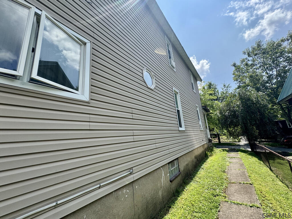 212-214; 214R Clarion Street