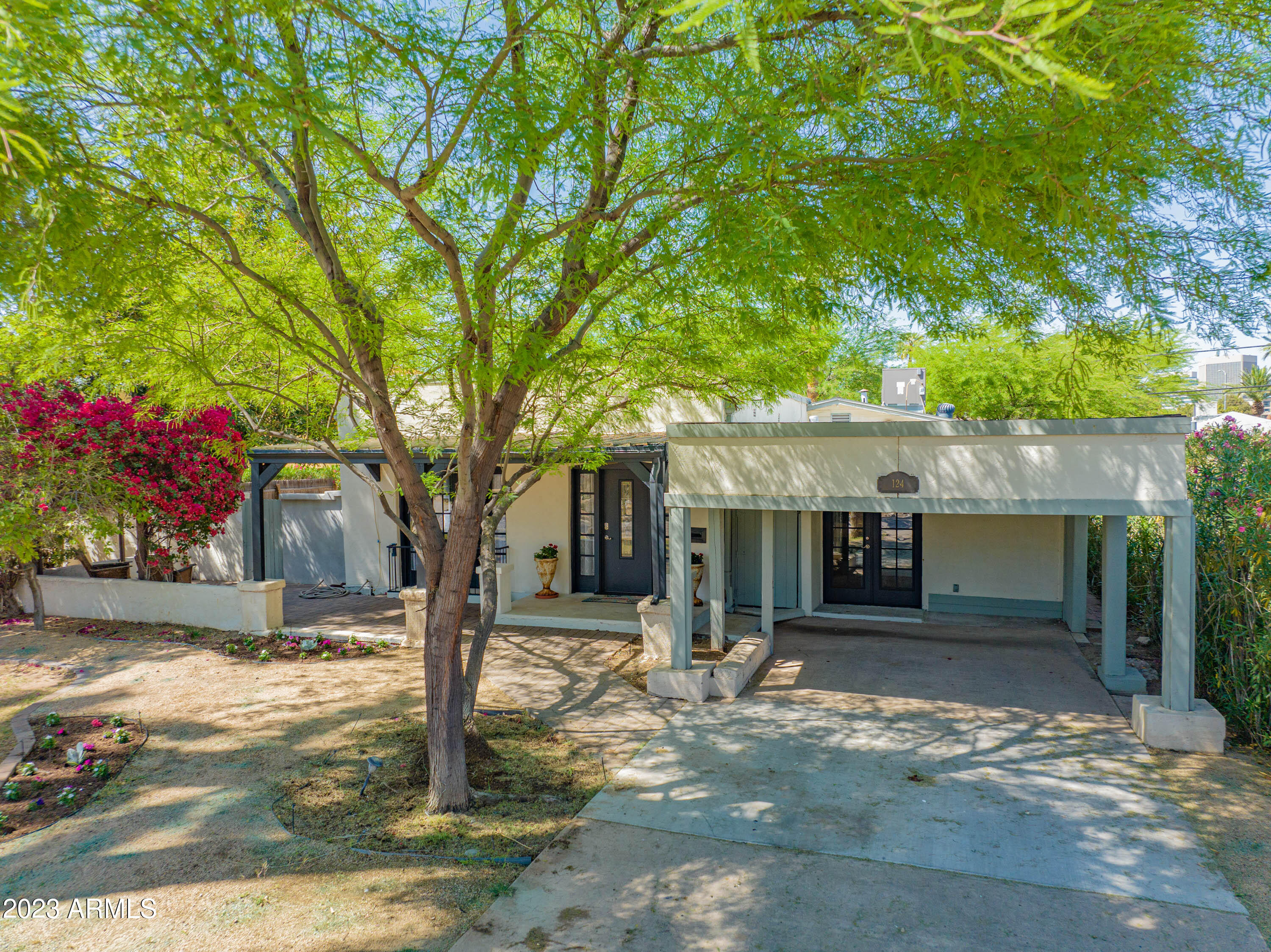 124 W GRANADA Road
