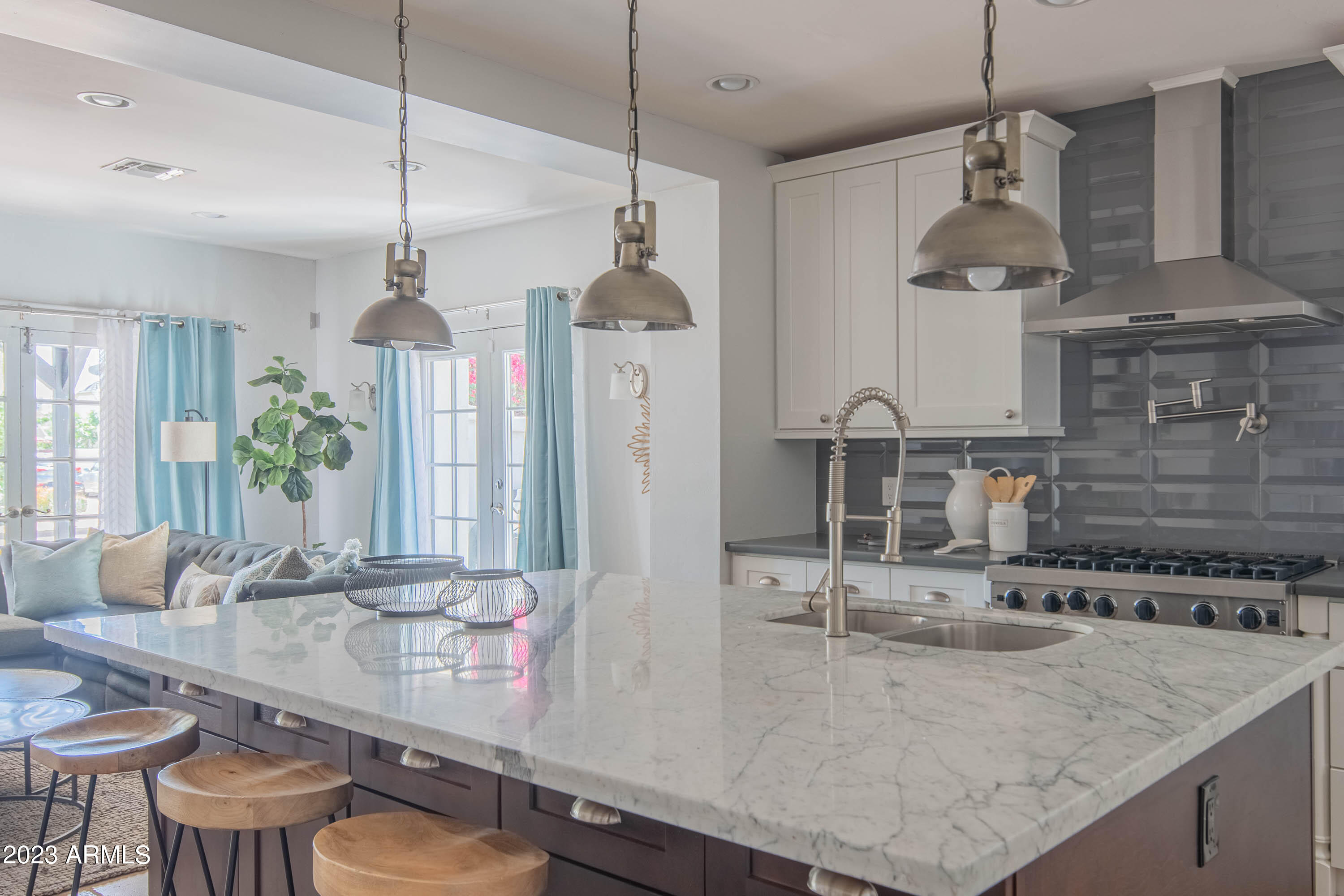124 W GRANADA Road