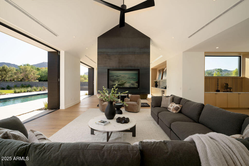 6209 N CASA BLANCA Drive