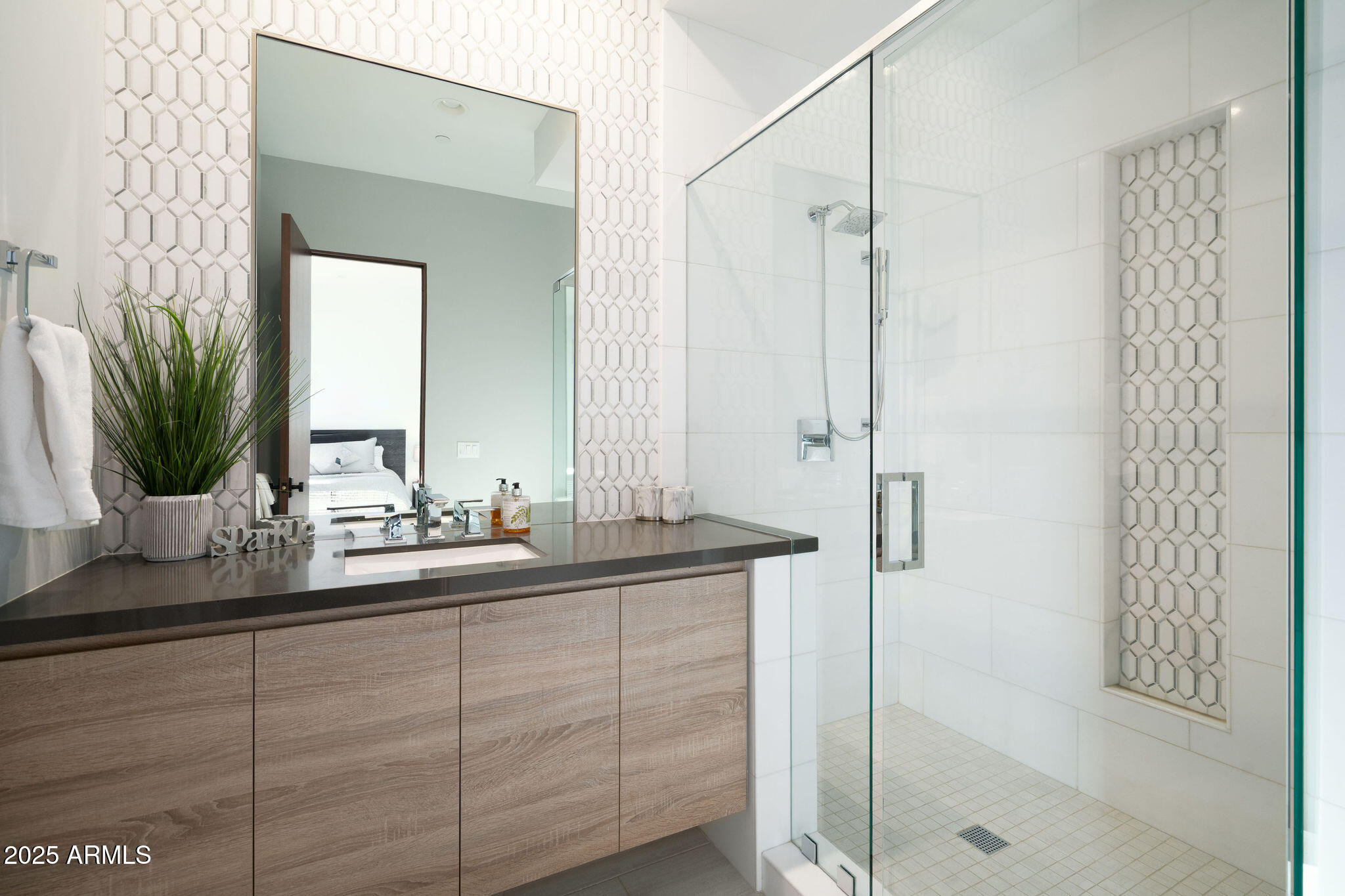 5333 E VIA LOS CABALLOS