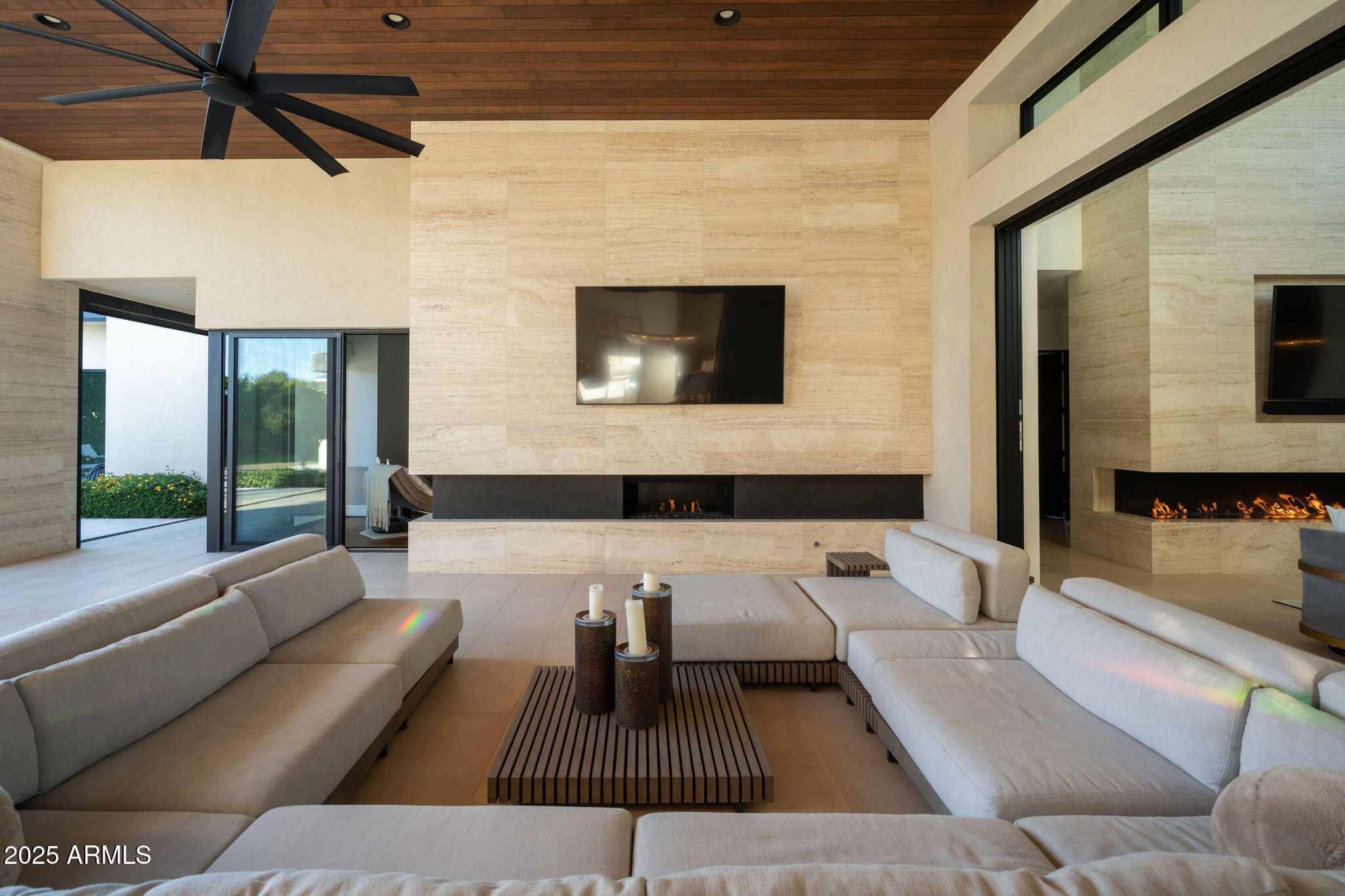 5333 E VIA LOS CABALLOS