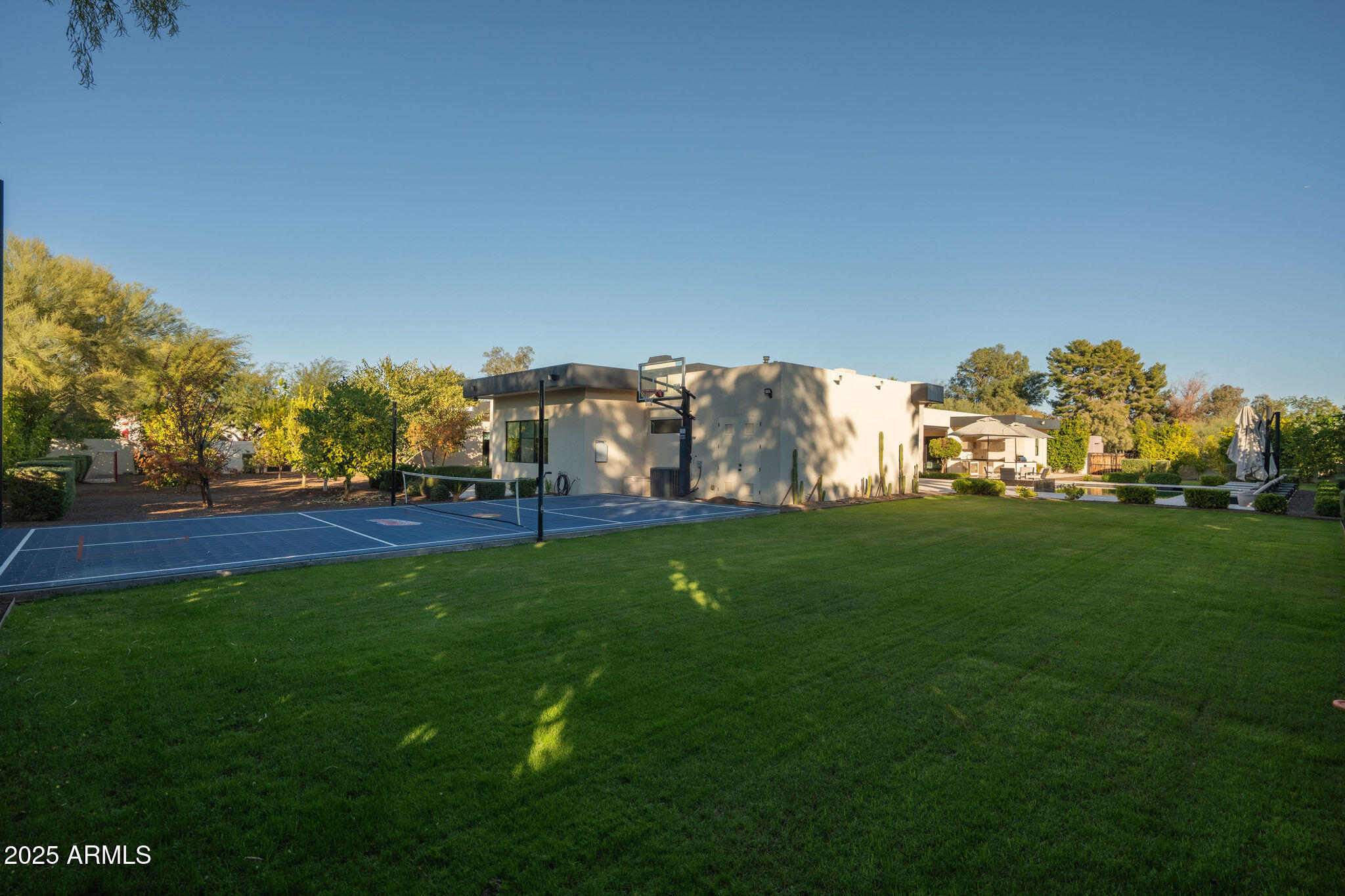 5333 E VIA LOS CABALLOS