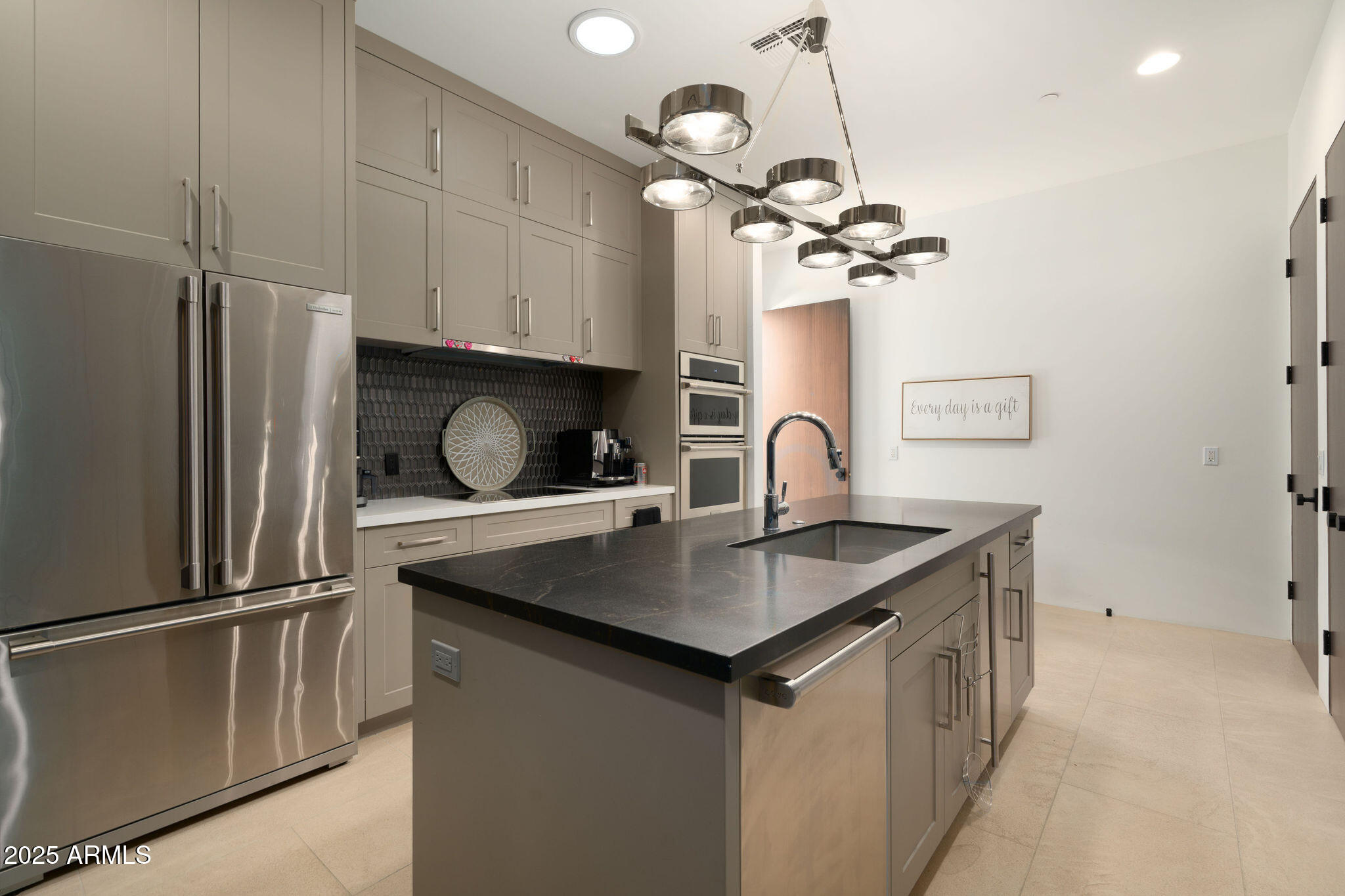 5333 E VIA LOS CABALLOS