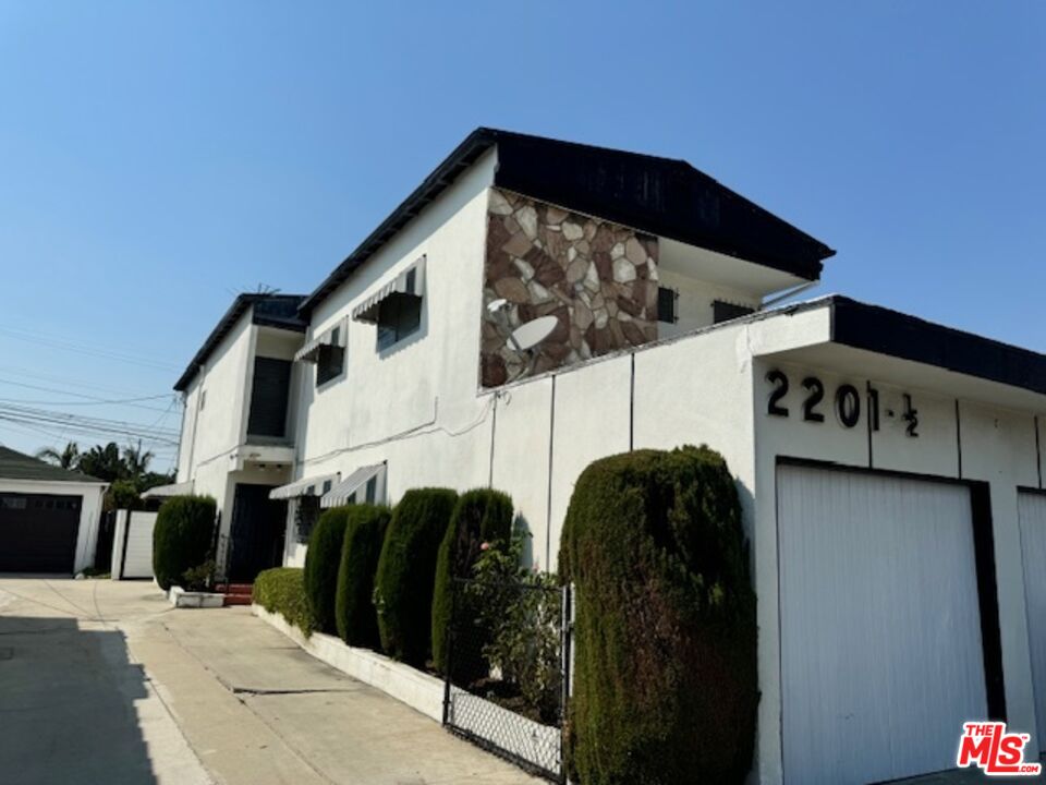2201 S Ridgeley Dr Los Angeles CA