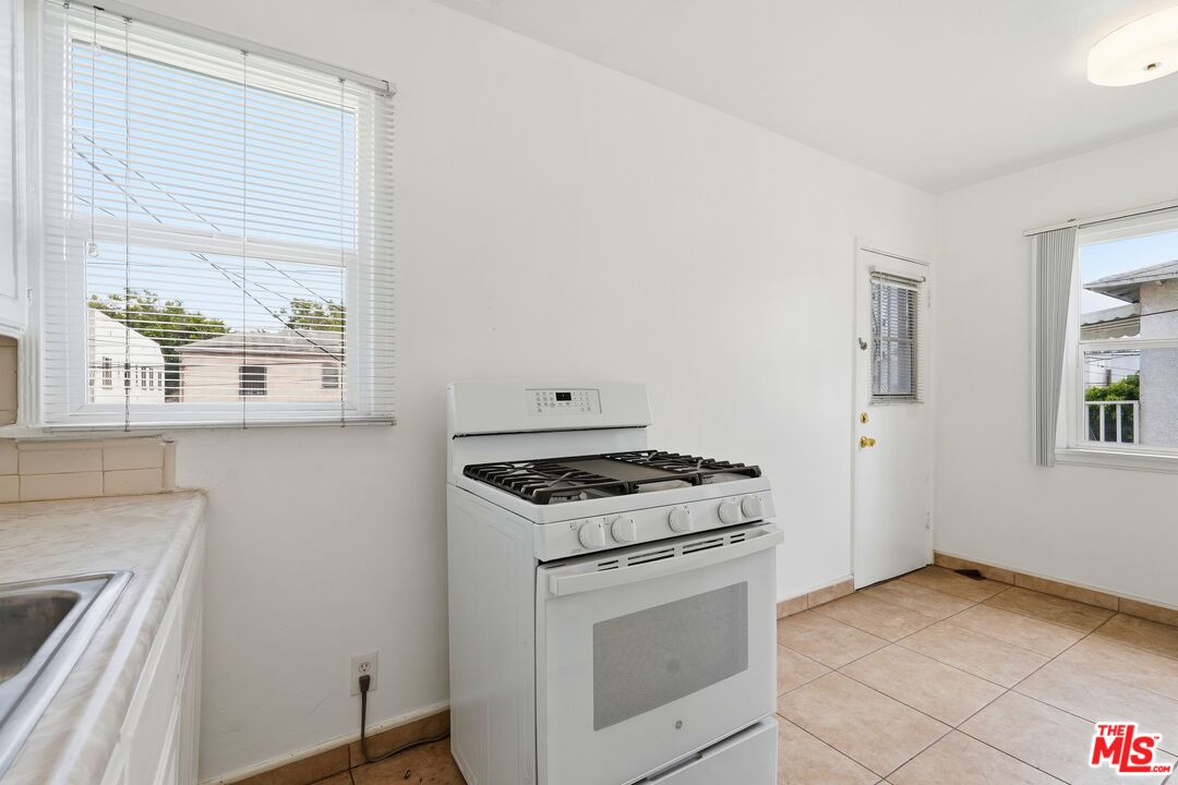 4186 Leimert Blvd