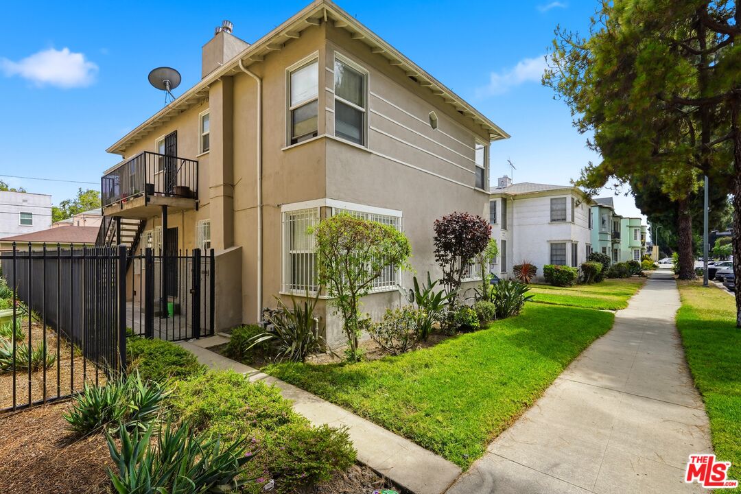 4186 Leimert Blvd
