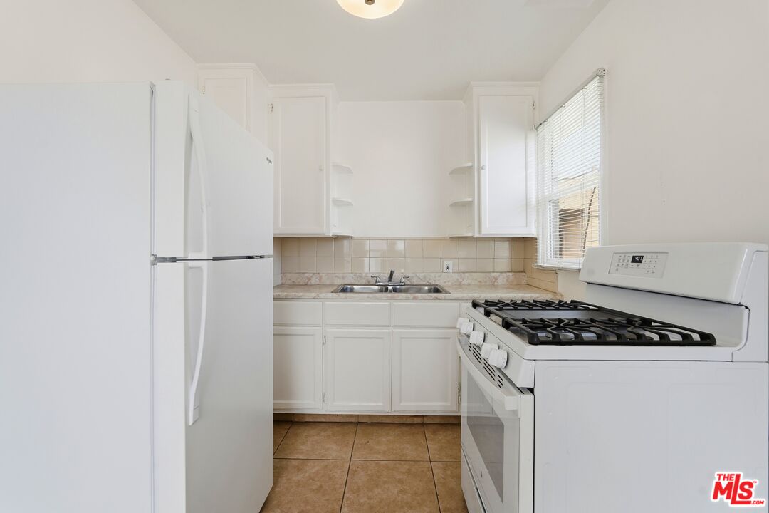 4186 Leimert Blvd