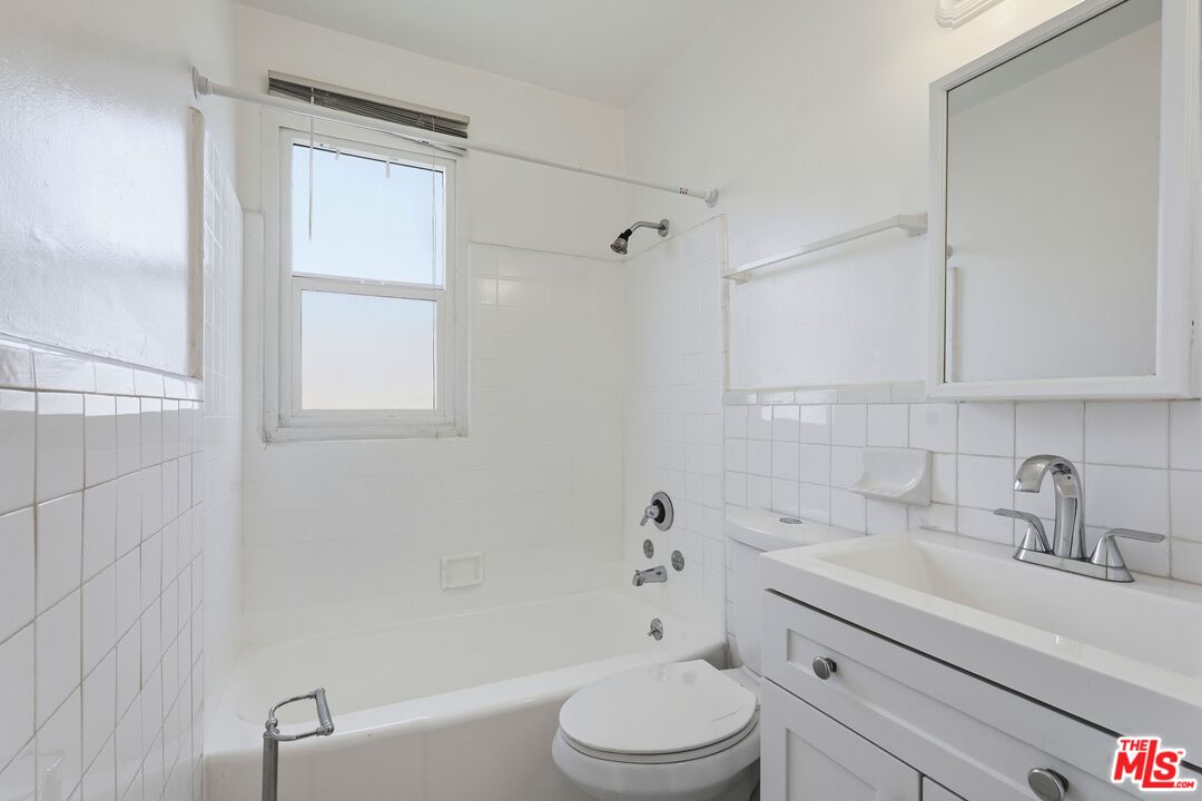 4186 Leimert Blvd