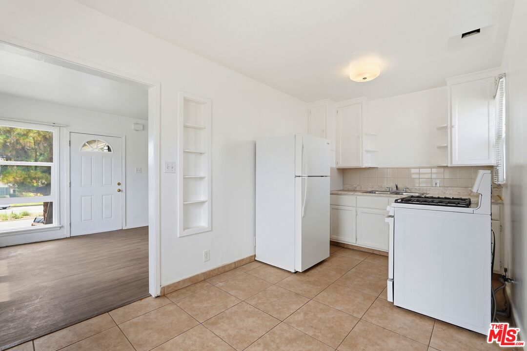 4186 Leimert Blvd