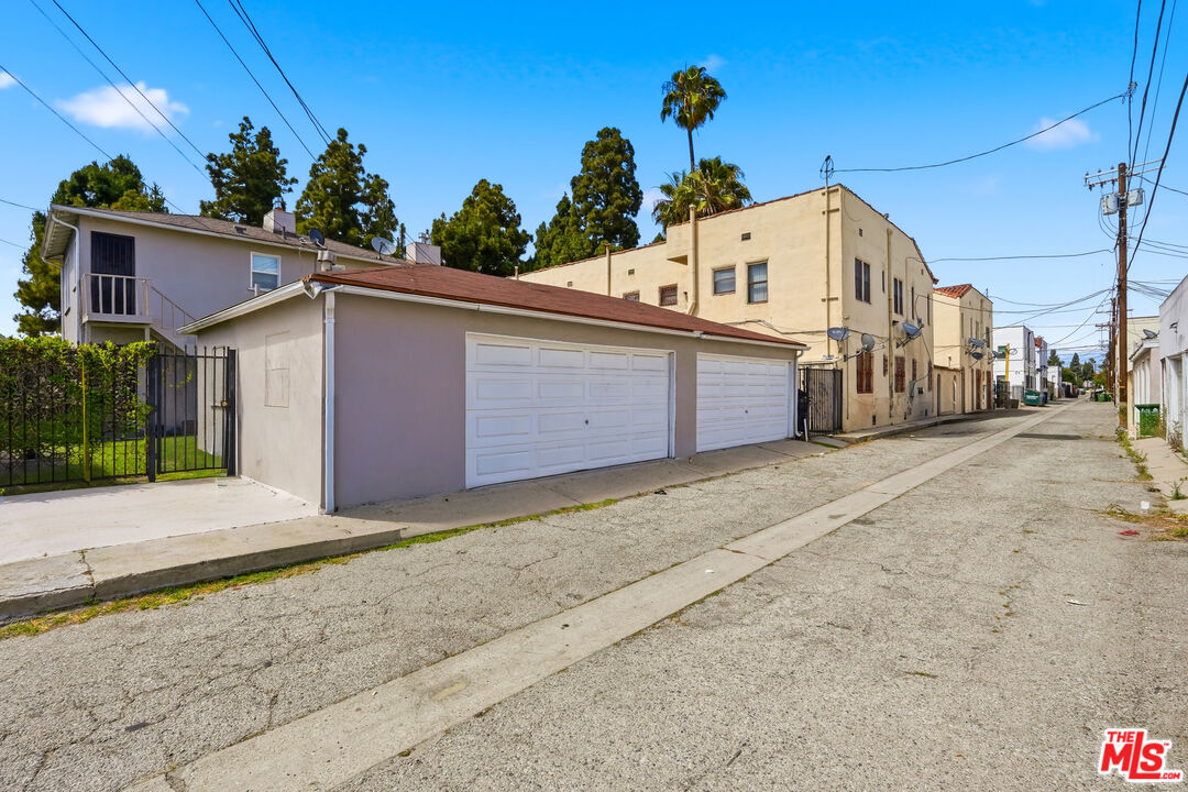 4186 Leimert Blvd