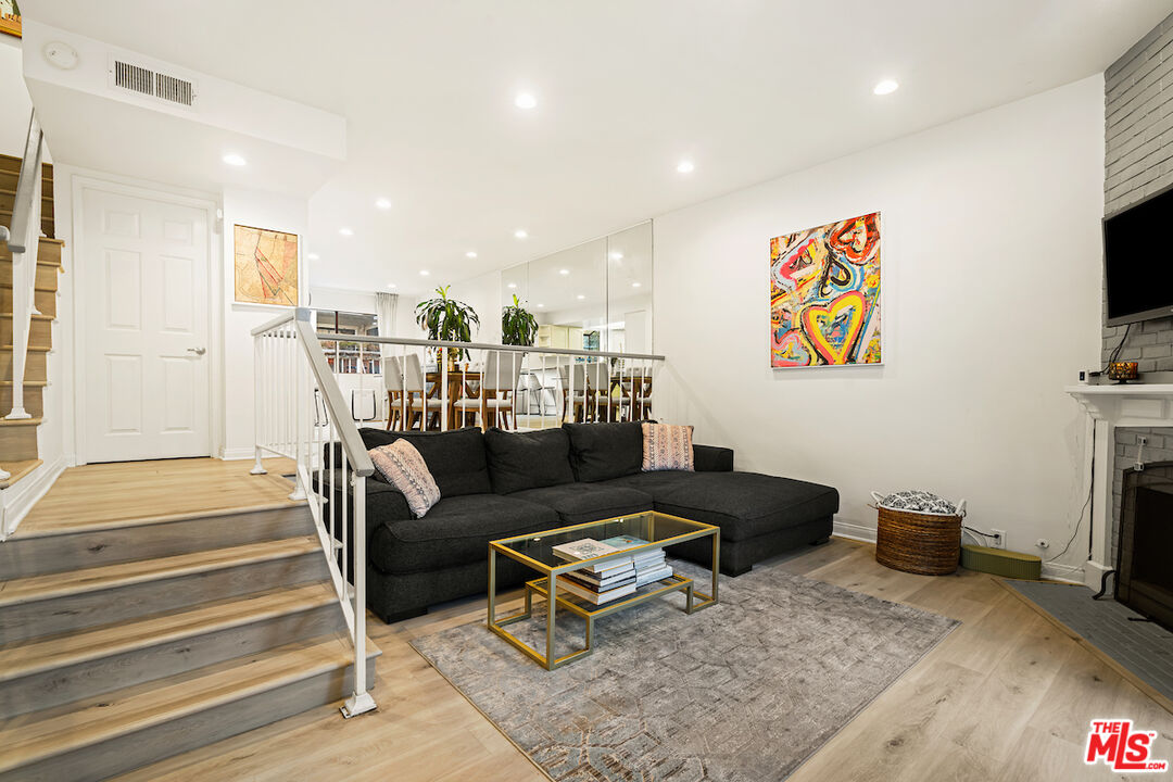 4658 Don Lorenzo Dr Unit: E