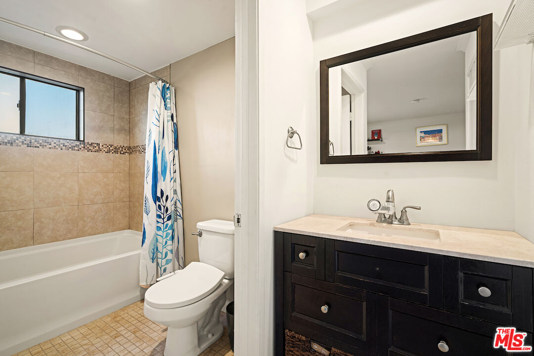 4658 Don Lorenzo Dr Unit: E