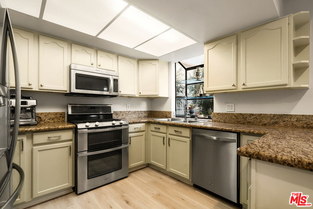 4658 Don Lorenzo Dr Unit: E