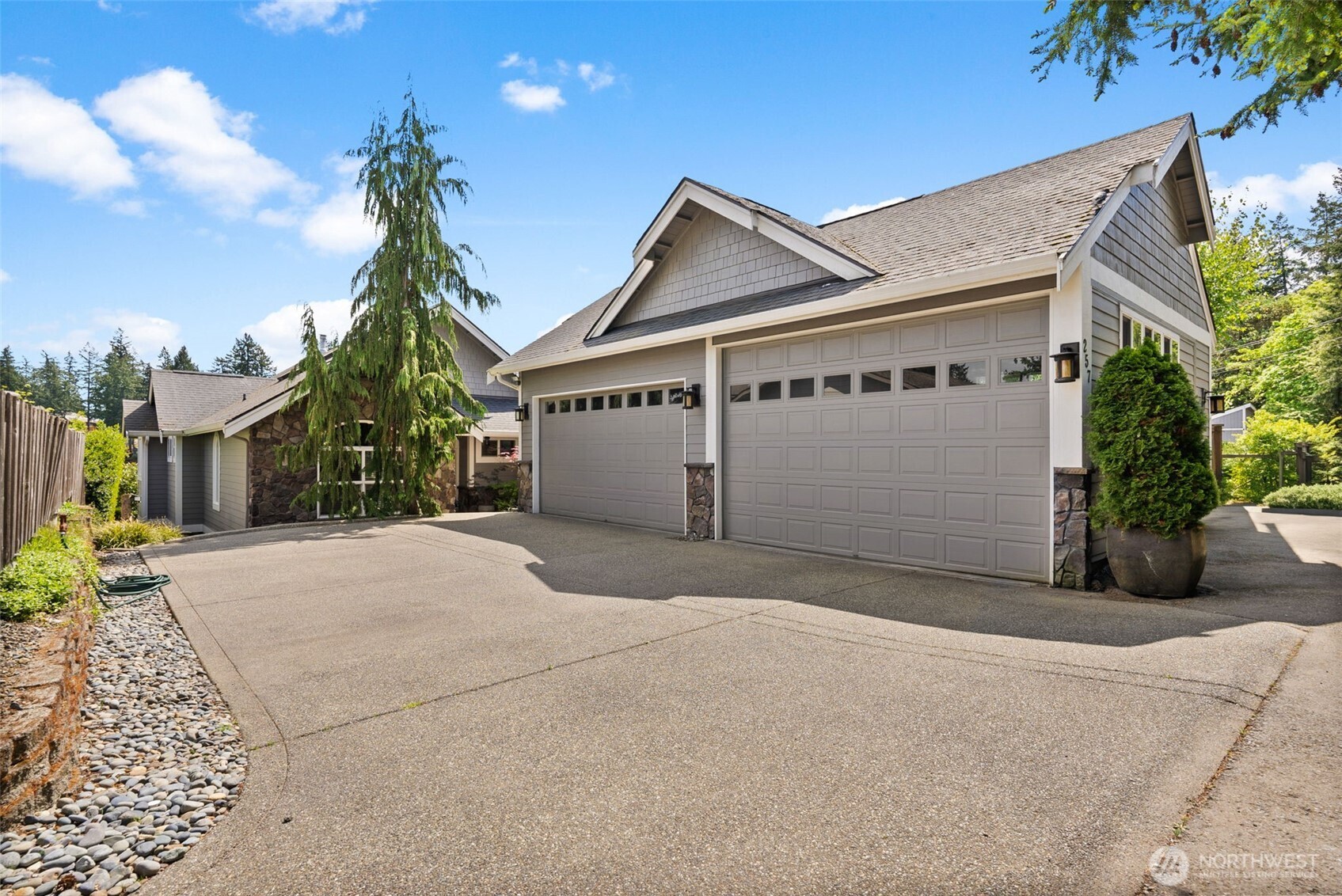257 3rd Avenue