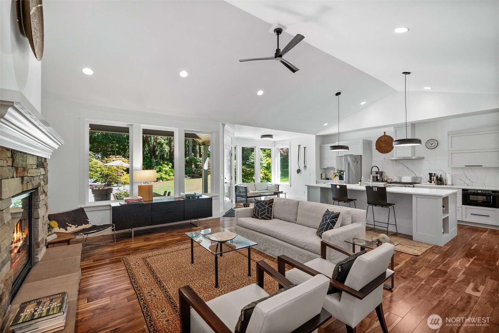 915 7th Court
