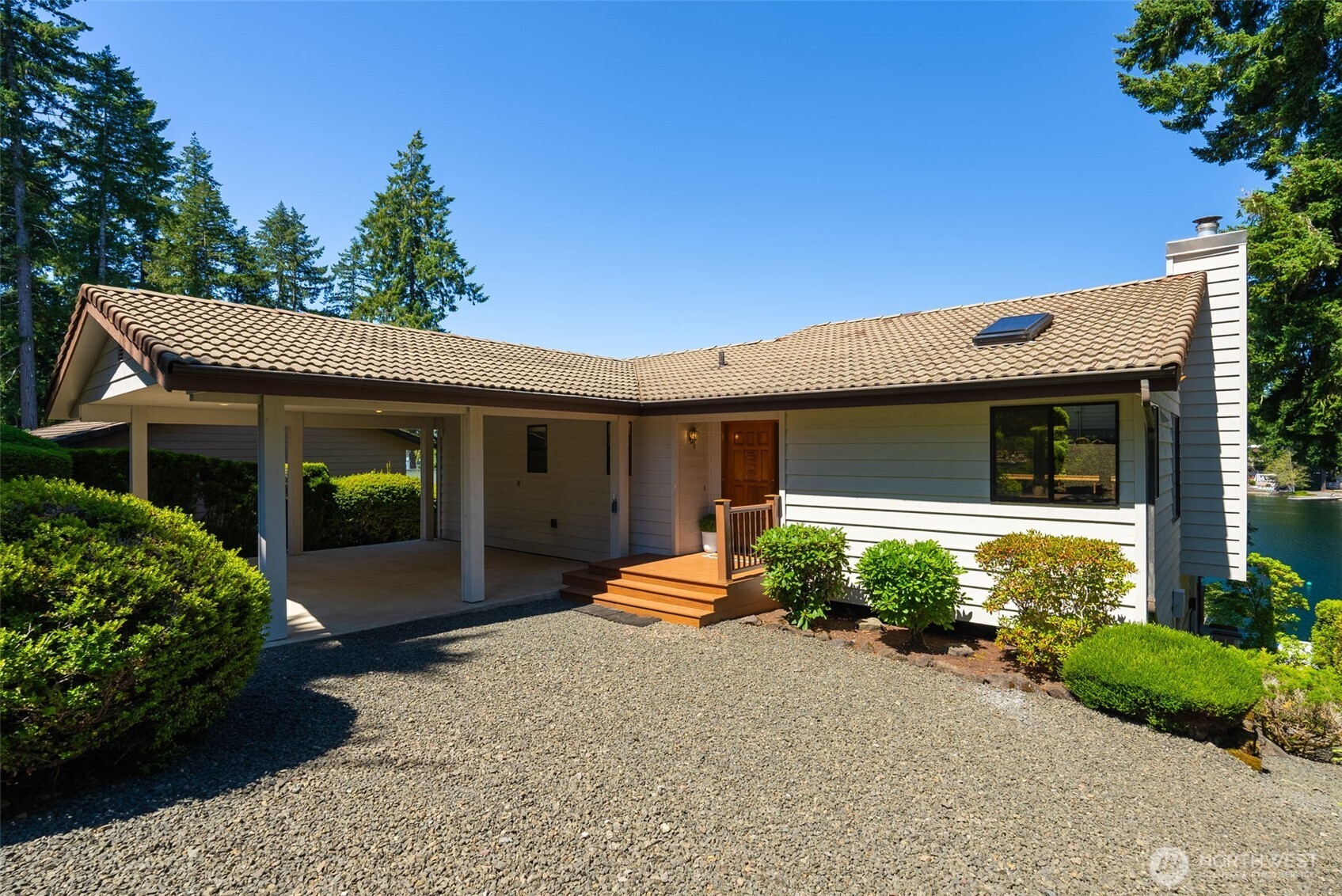 2521 E Mason Lake Drive E