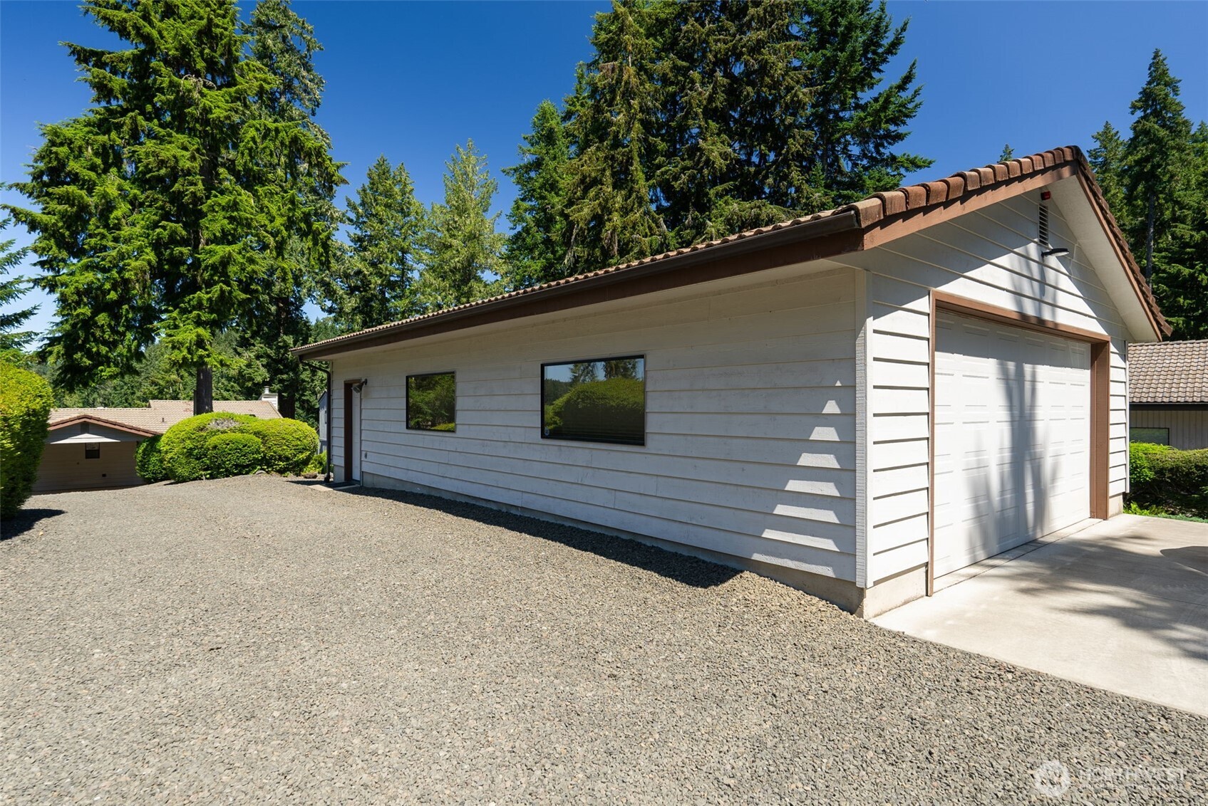 2521 E Mason Lake Drive E