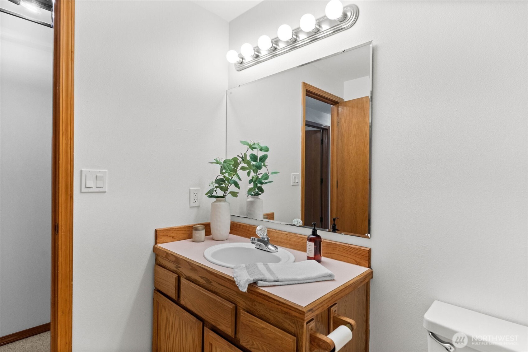 6643 Richards Avenue SE