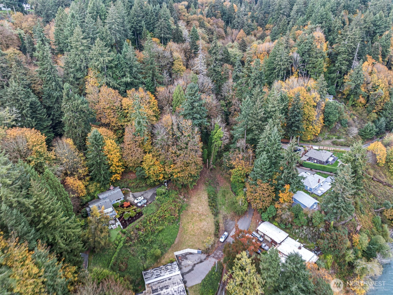 2004 Lybecker Drive NW