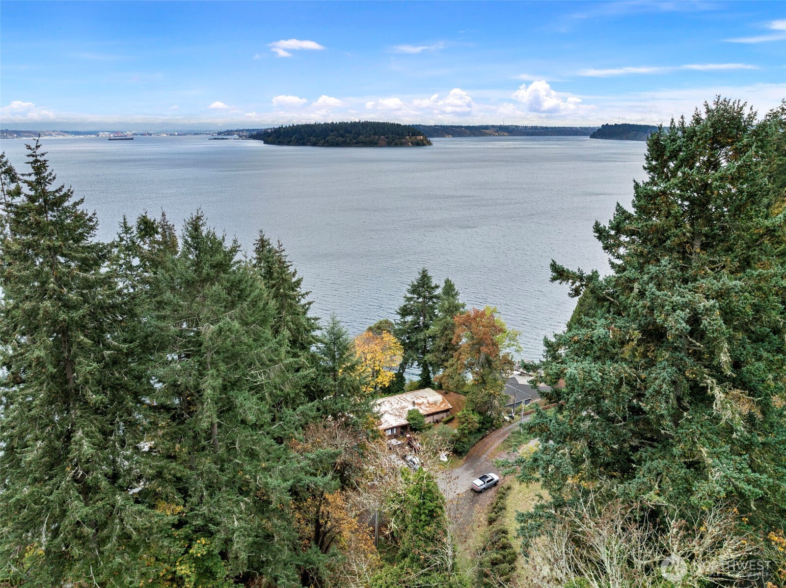 2004 Lybecker Drive NW