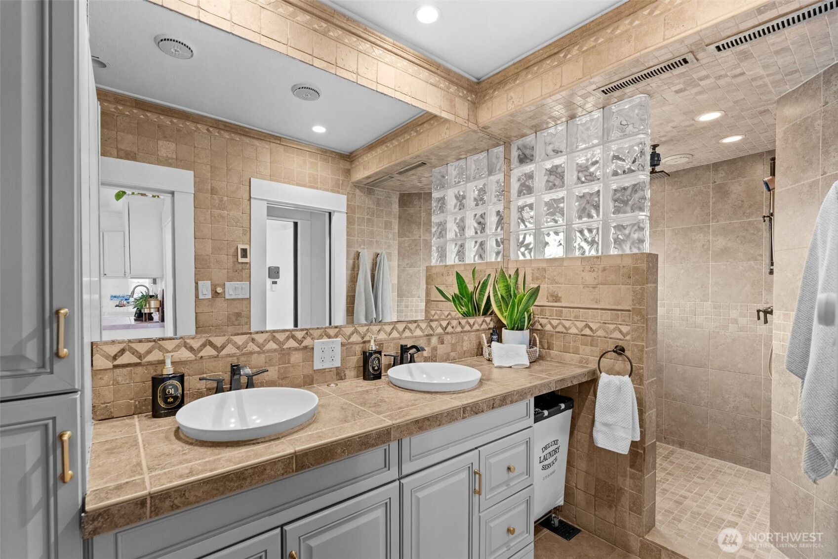 3422 Harborview Drive