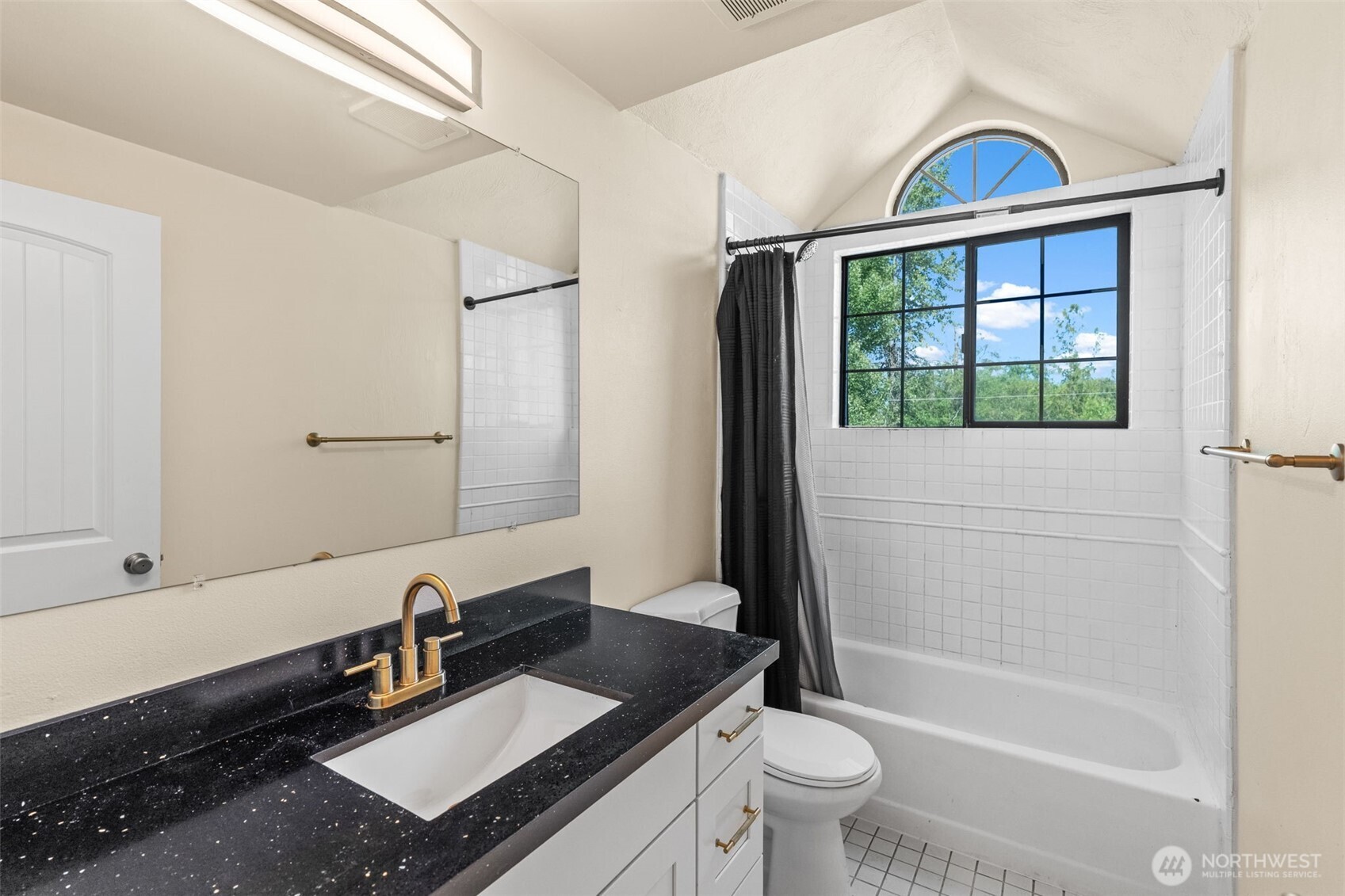 241 W Deyette Road