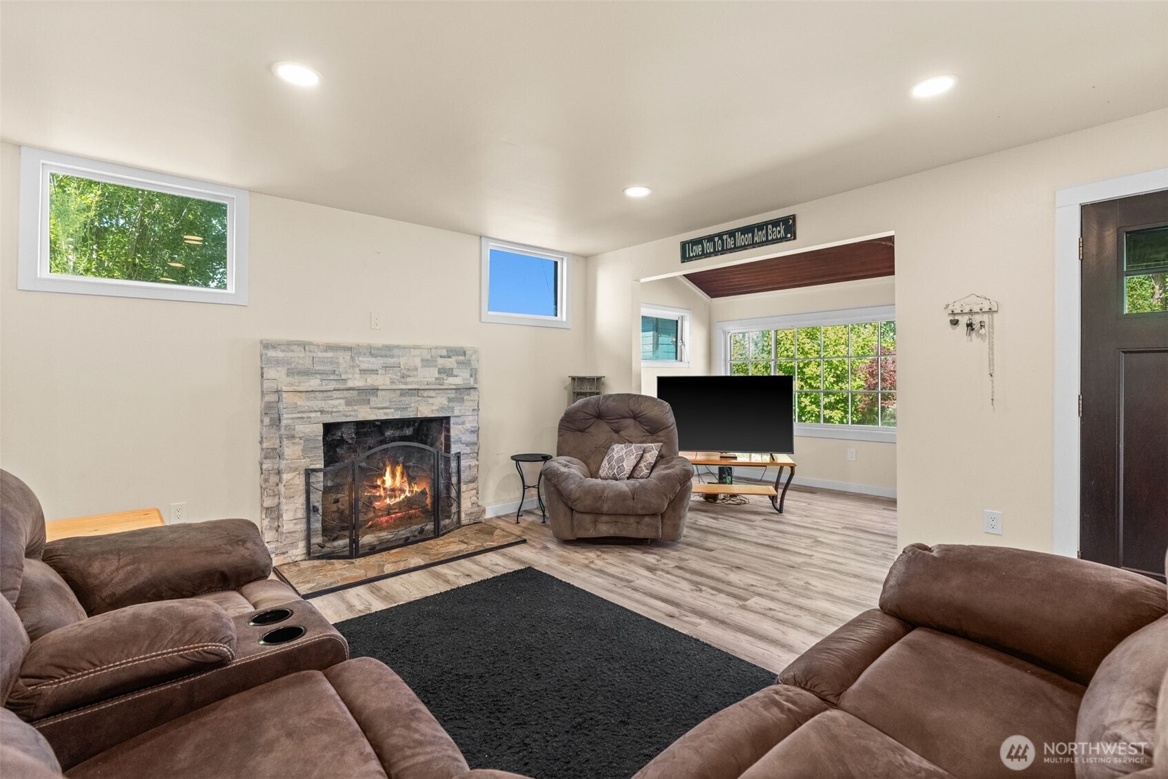 241 W Deyette Road