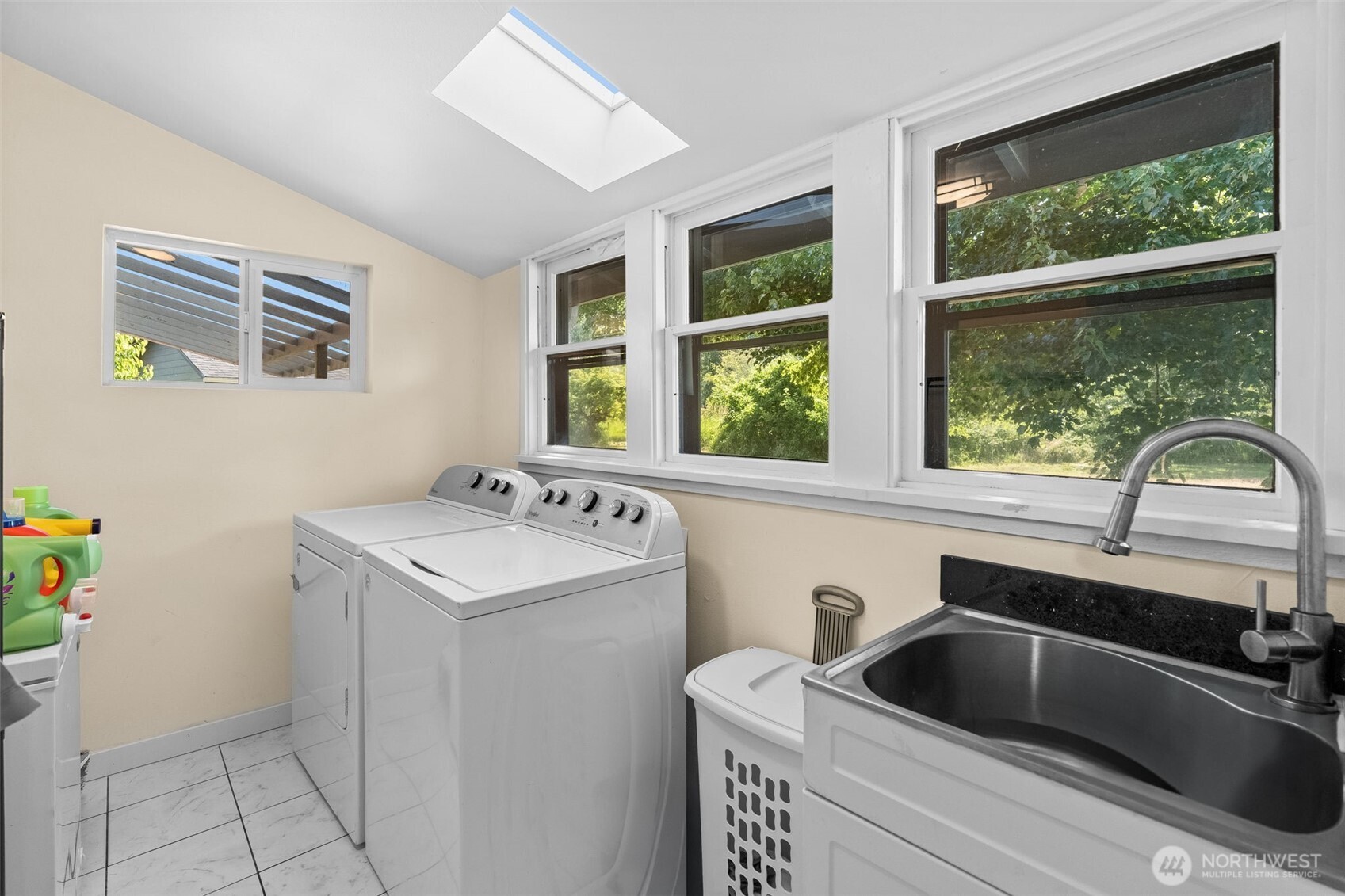 241 W Deyette Road