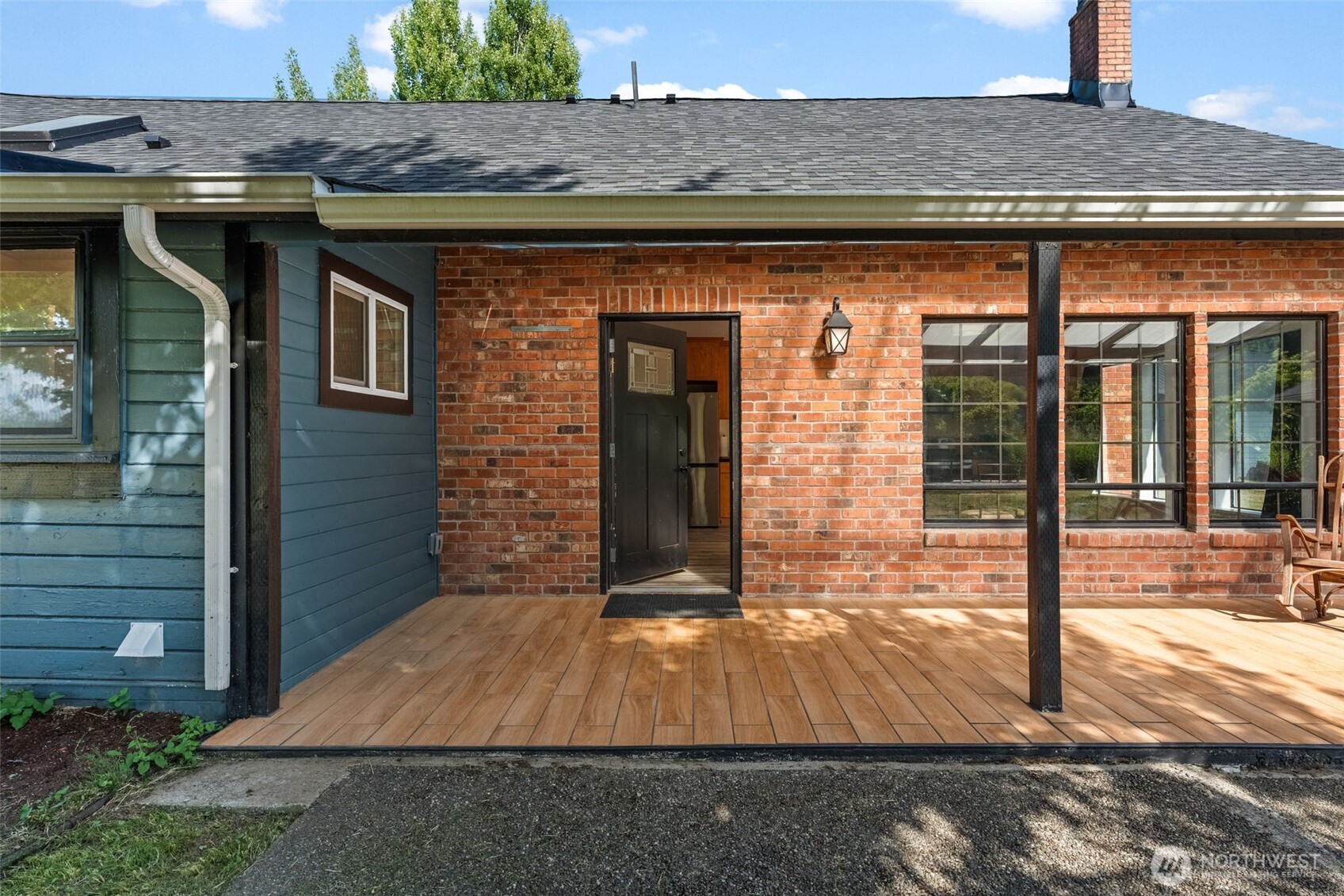 241 W Deyette Road