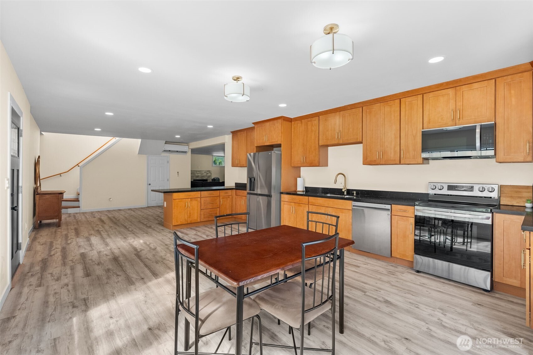 241 W Deyette Road