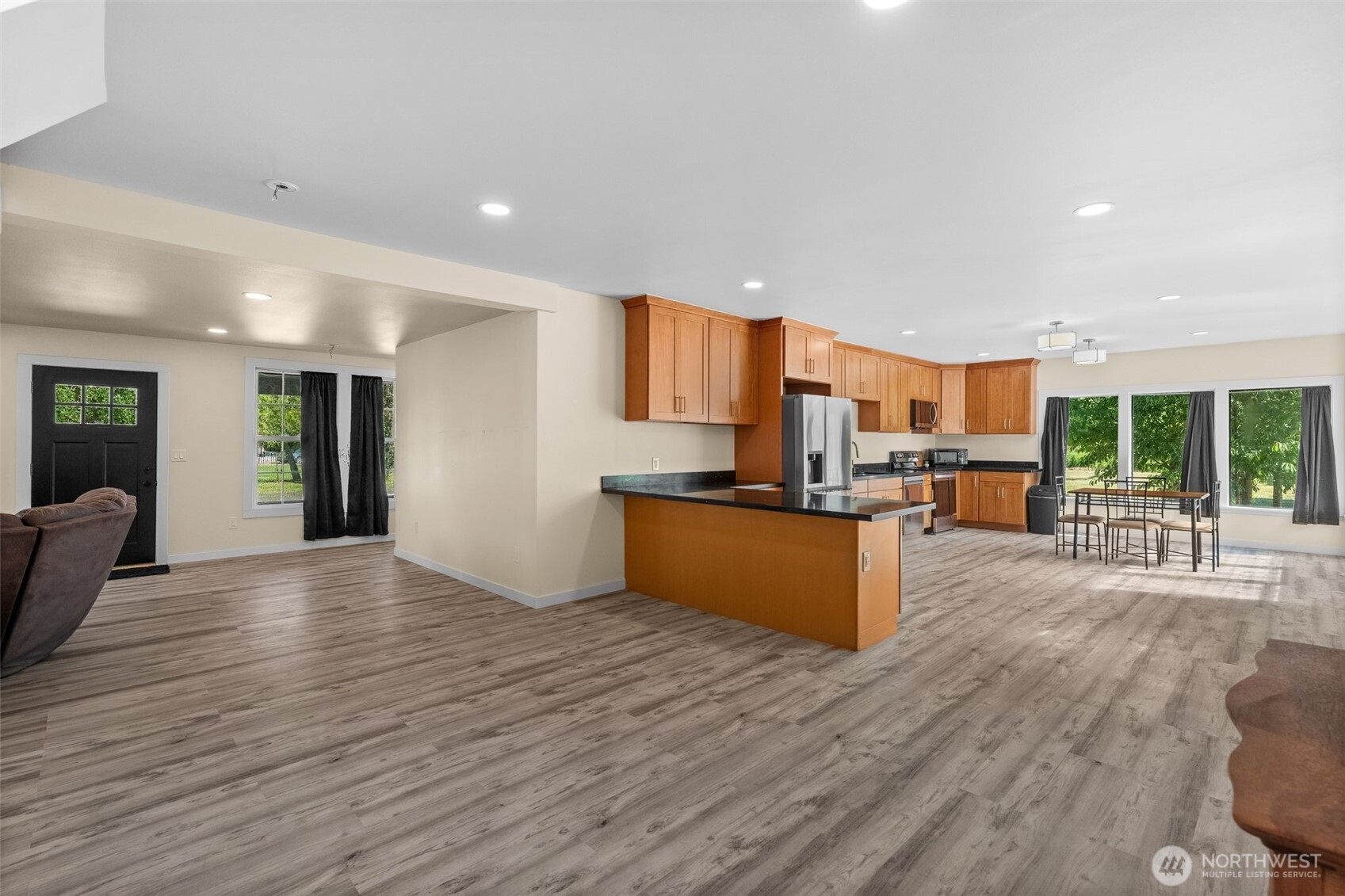 241 W Deyette Road