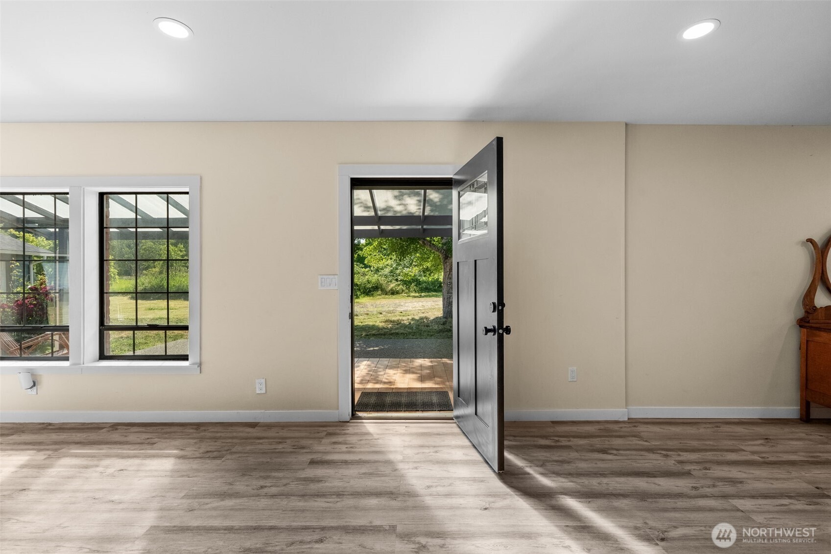 241 W Deyette Road