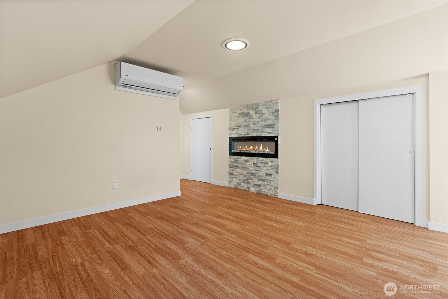 241 W Deyette Road