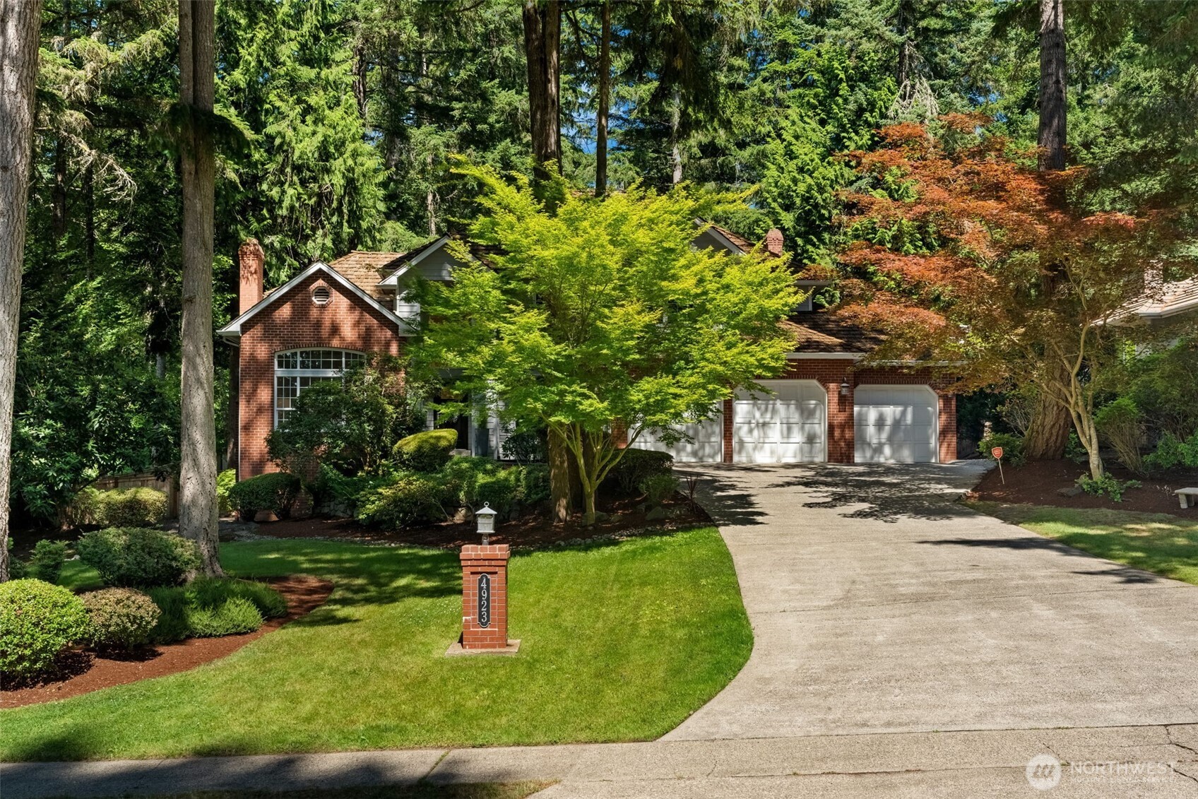 4923 Canterwood Drive NW