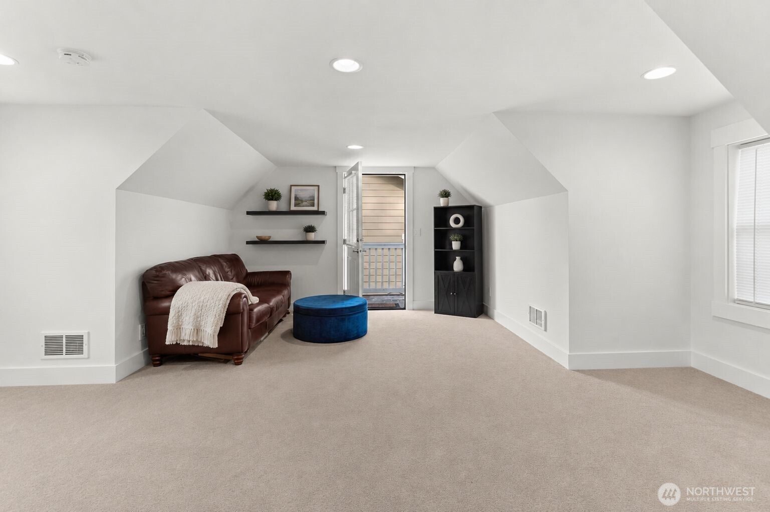 41 E Blackwell Street